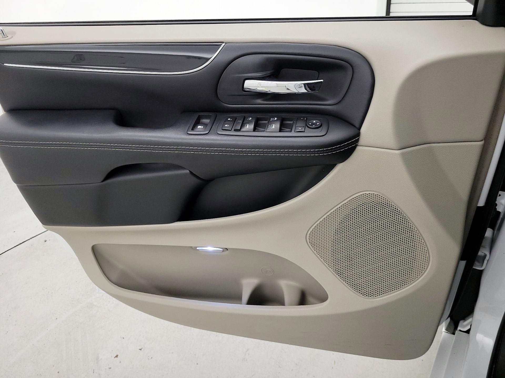 Thumbnail: 2019 Dodge Grand Caravan - 12