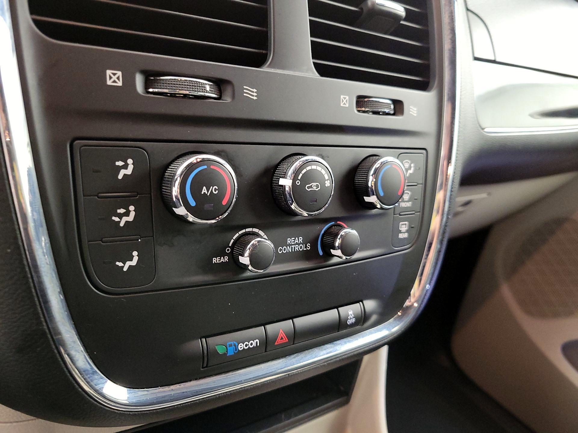 Thumbnail: 2019 Dodge Grand Caravan - 16