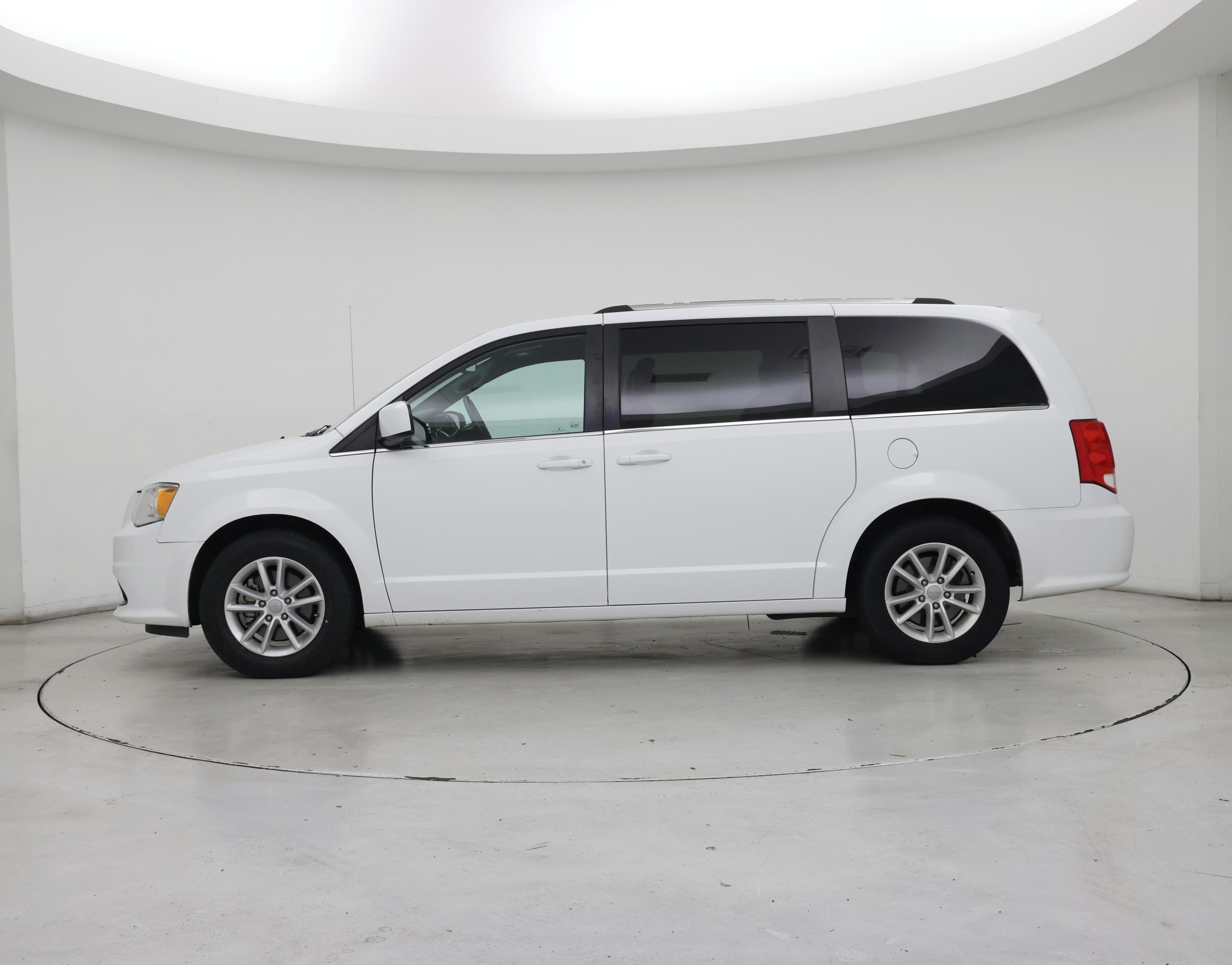 Thumbnail: 2019 Dodge Grand Caravan - 3