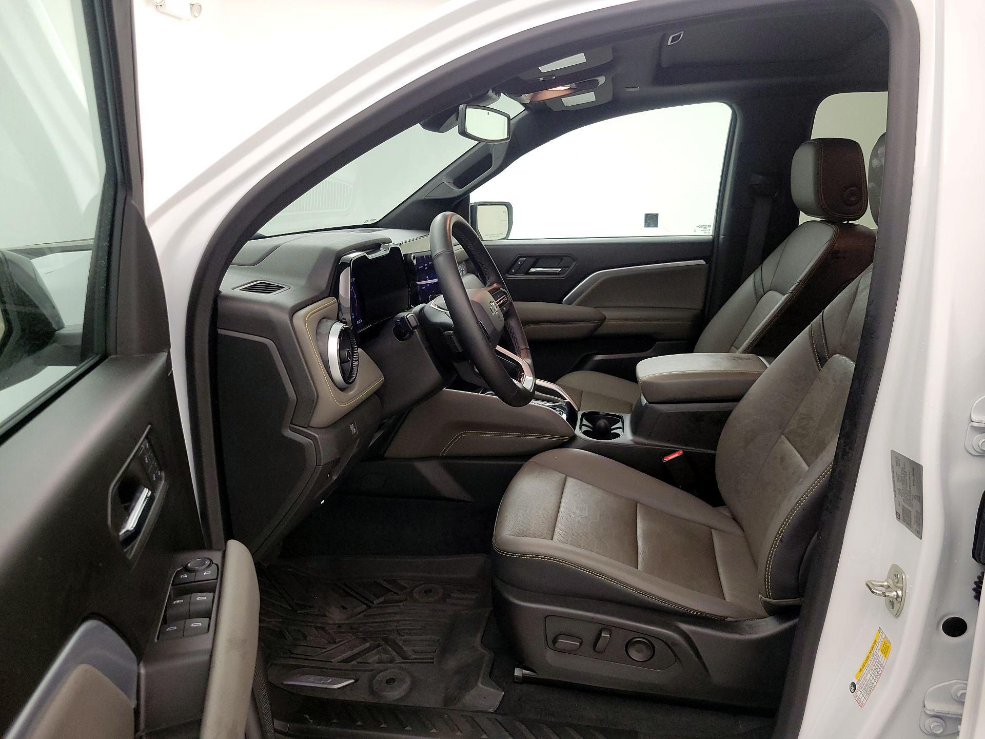 Thumbnail: 2024 Chevrolet Colorado - 11