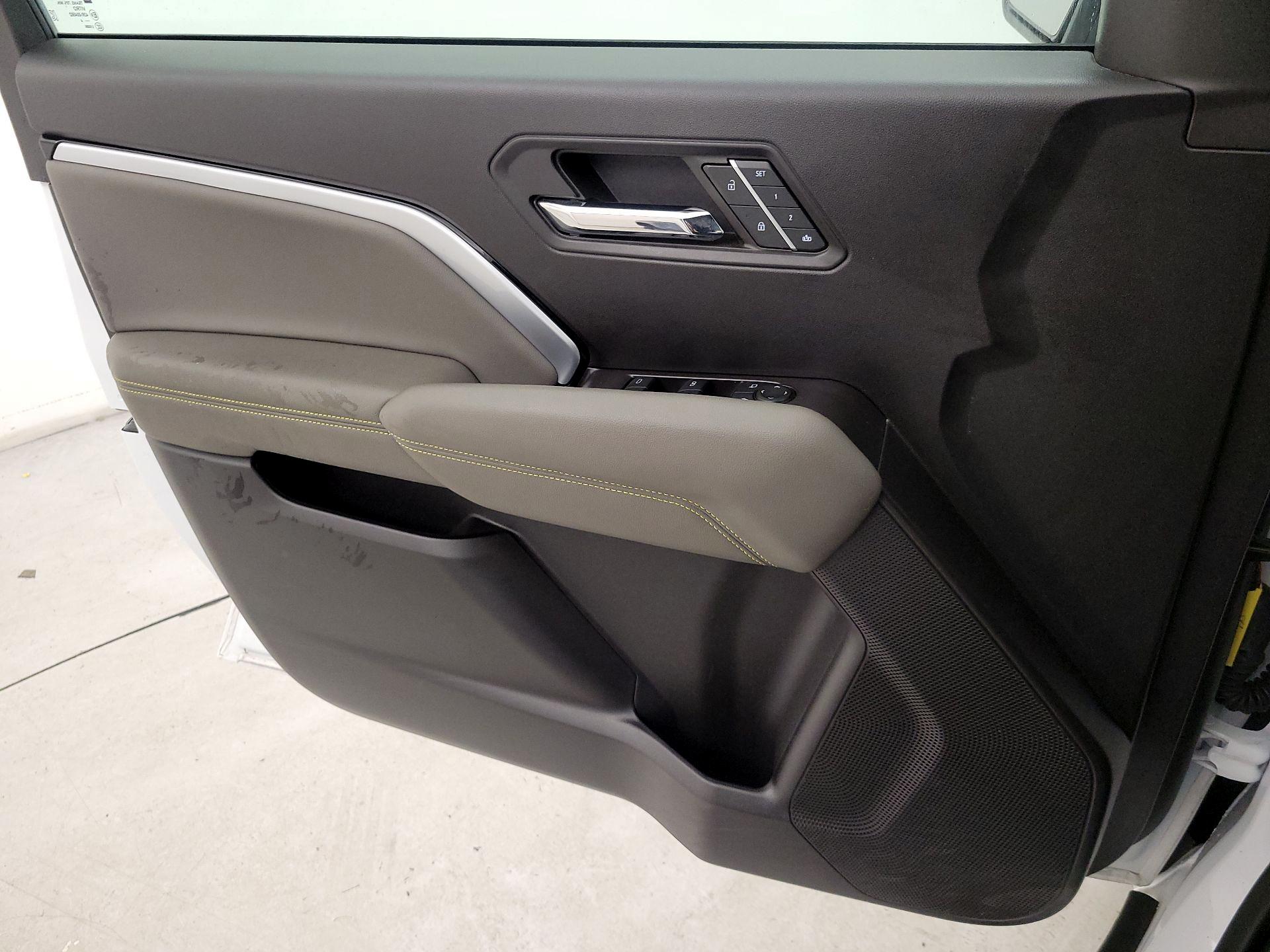 Thumbnail: 2024 Chevrolet Colorado - 12