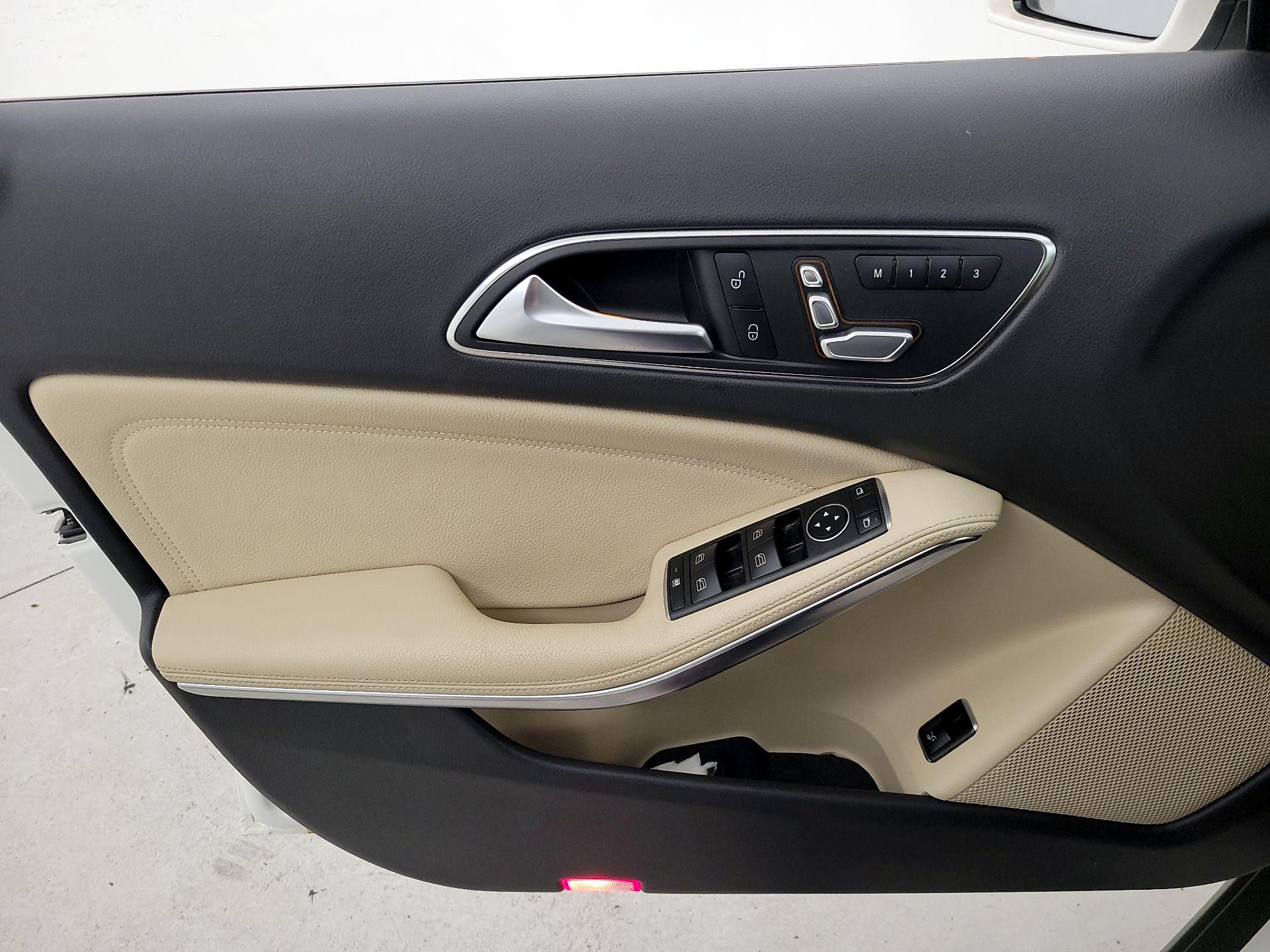 Thumbnail: 2019 Mercedes-Benz GLA - 12