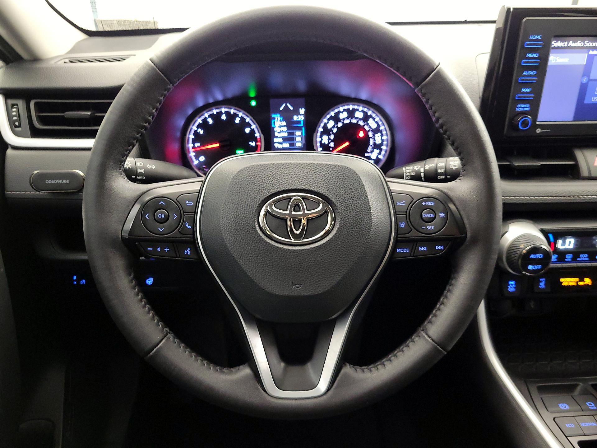 Thumbnail: 2022 Toyota RAV4 - 10