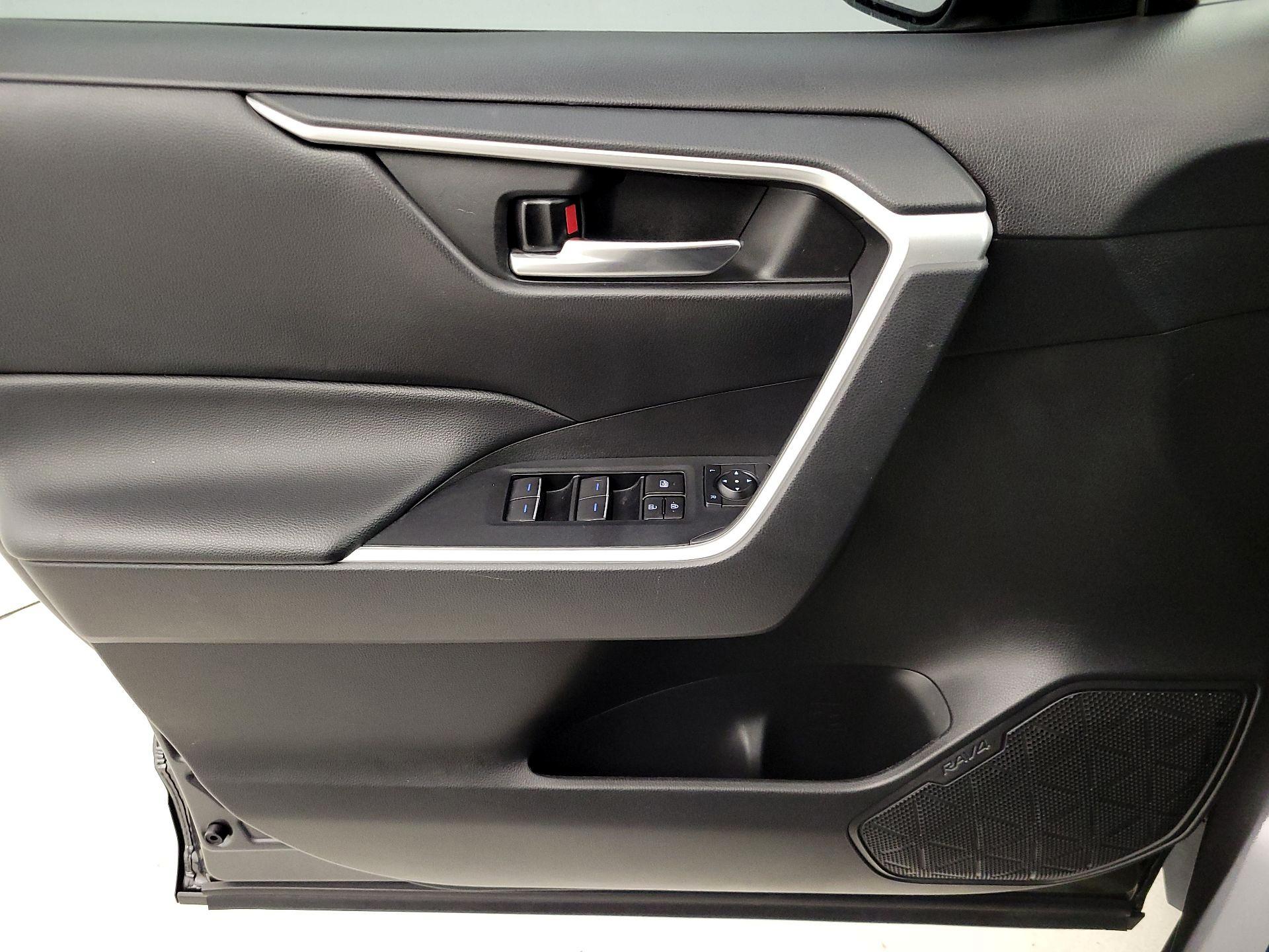 Thumbnail: 2022 Toyota RAV4 - 12
