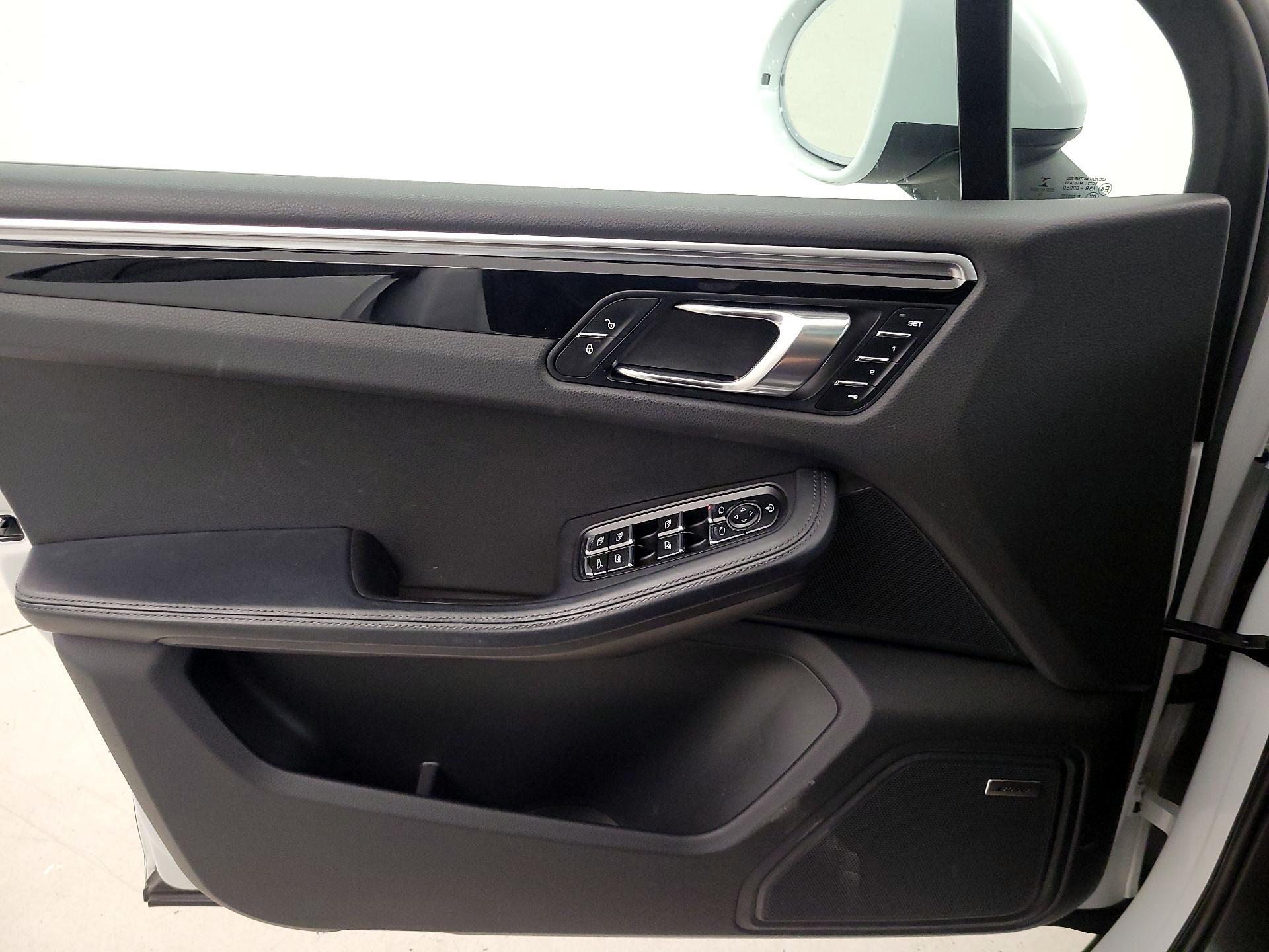 Thumbnail: 2017 Porsche Macan - 12