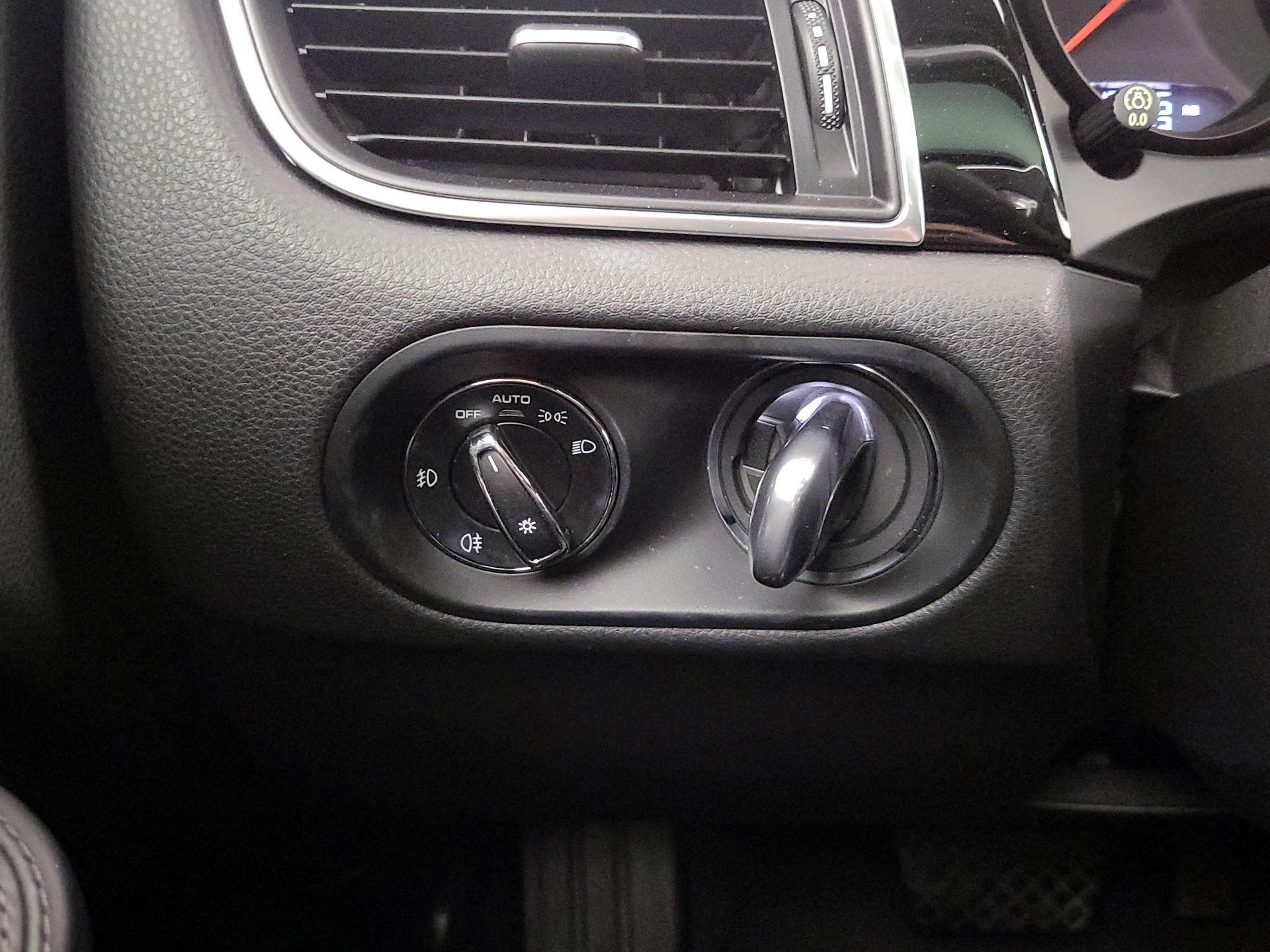 Thumbnail: 2017 Porsche Macan - 13