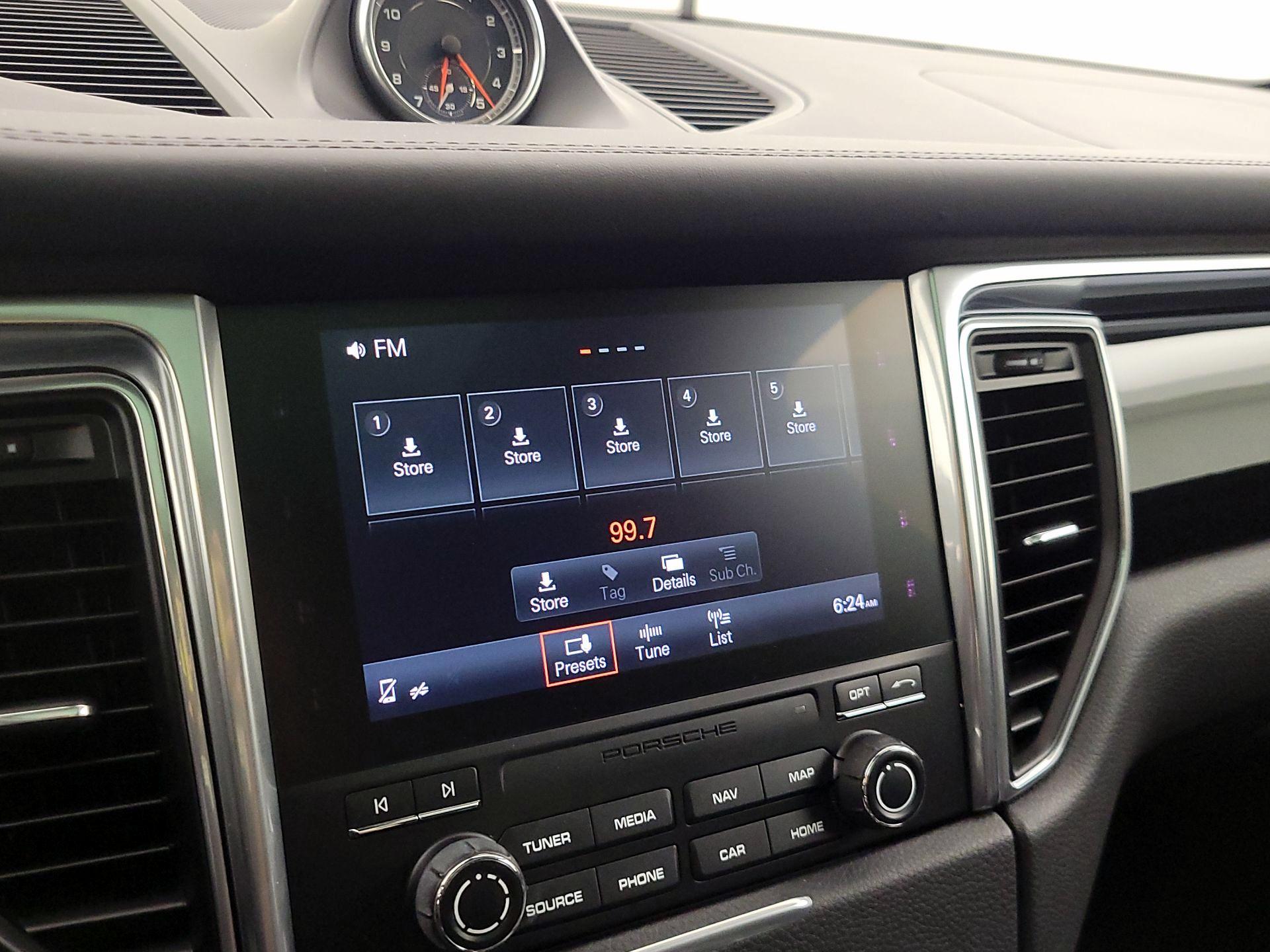 Thumbnail: 2017 Porsche Macan - 15