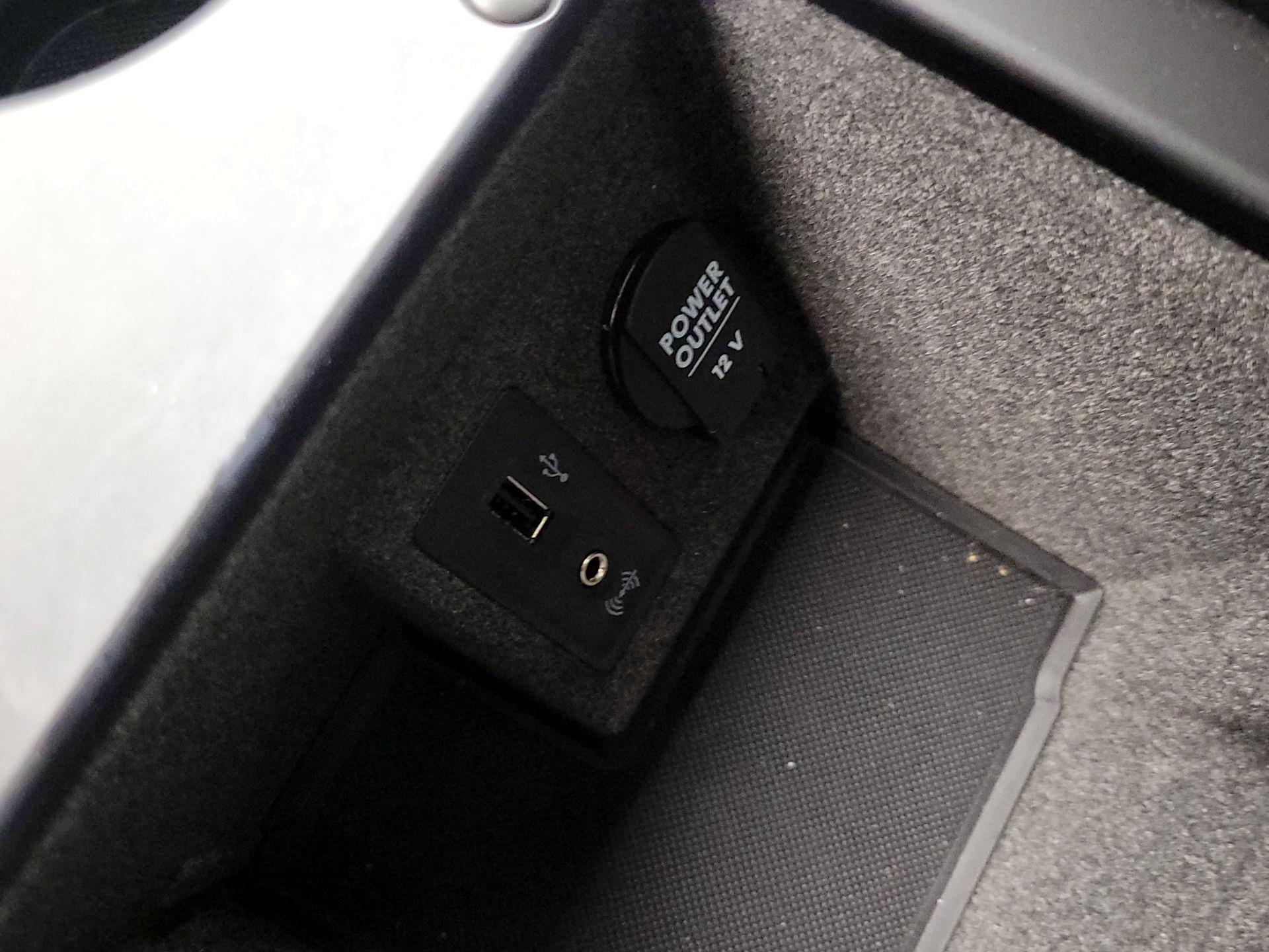 Thumbnail: 2017 Porsche Macan - 18