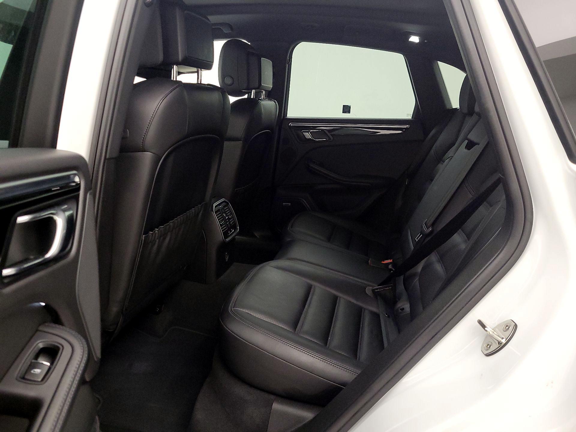 Thumbnail: 2017 Porsche Macan - 20