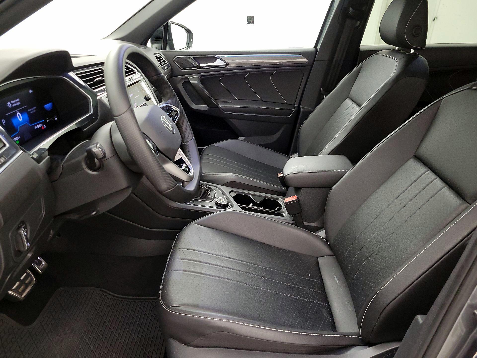 Thumbnail: 2022 Volkswagen Tiguan - 11