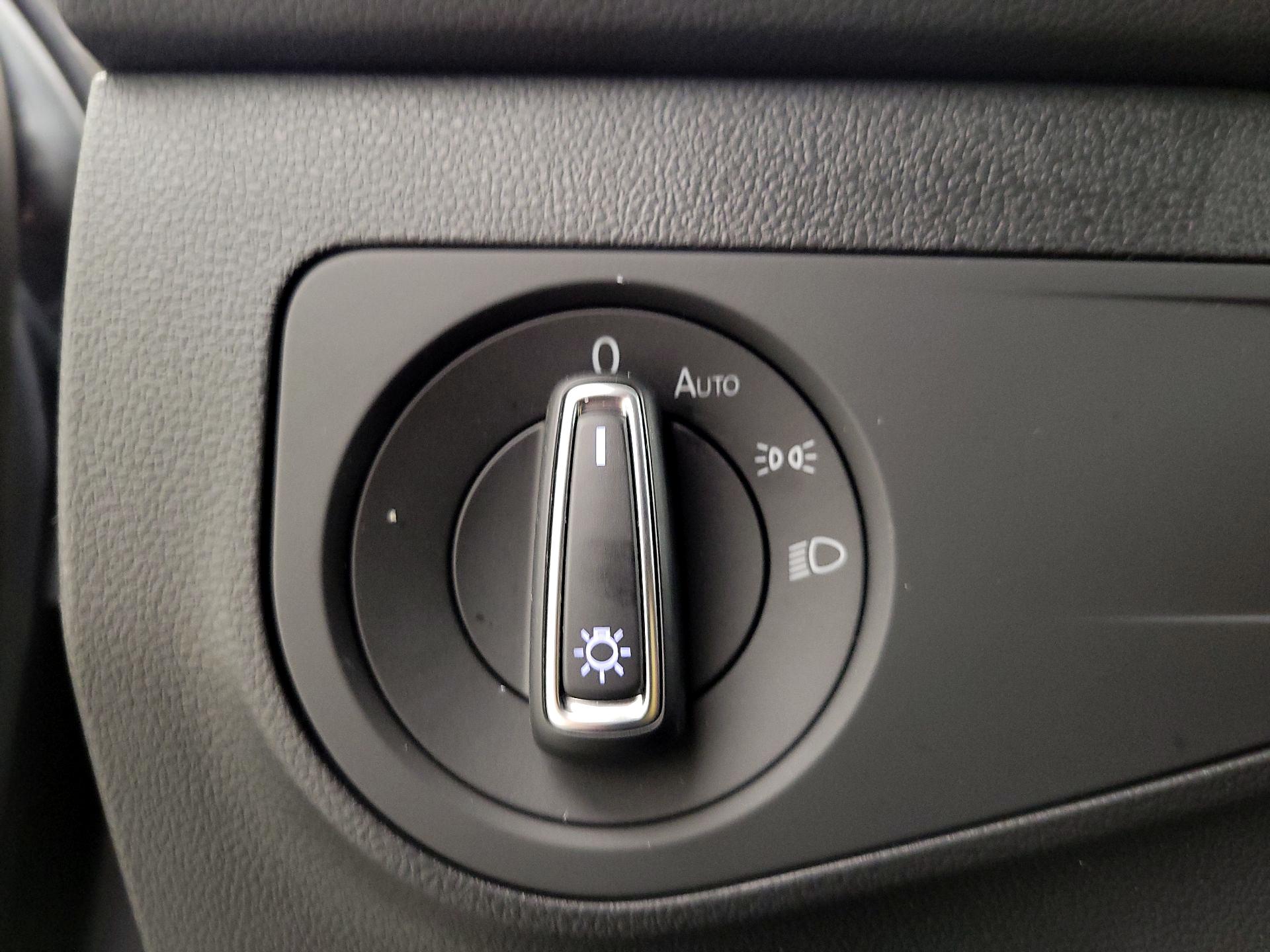 Thumbnail: 2022 Volkswagen Tiguan - 13