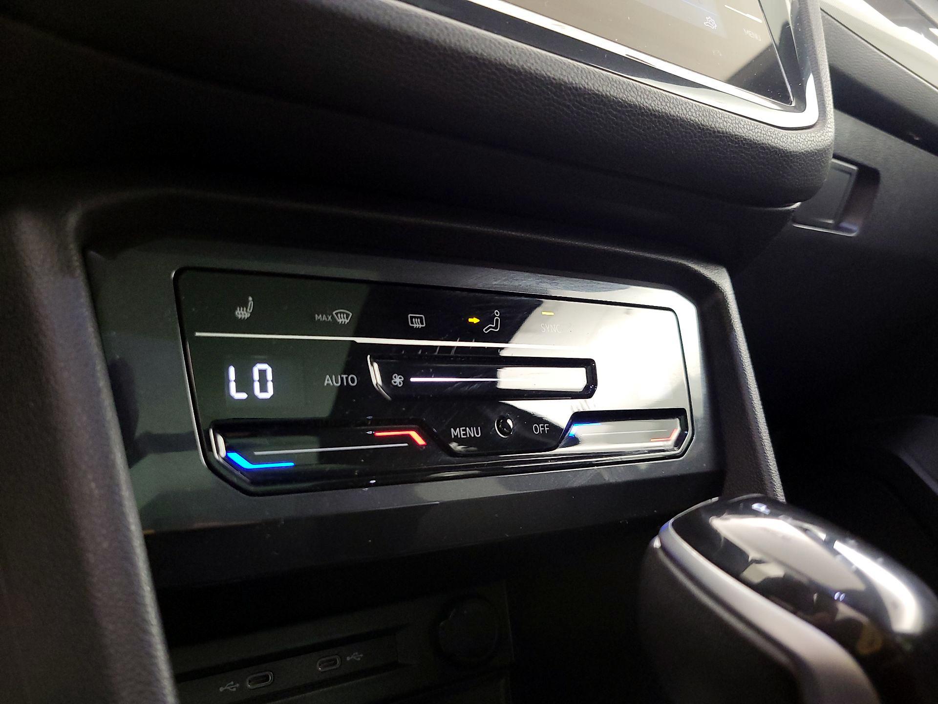 Thumbnail: 2022 Volkswagen Tiguan - 16