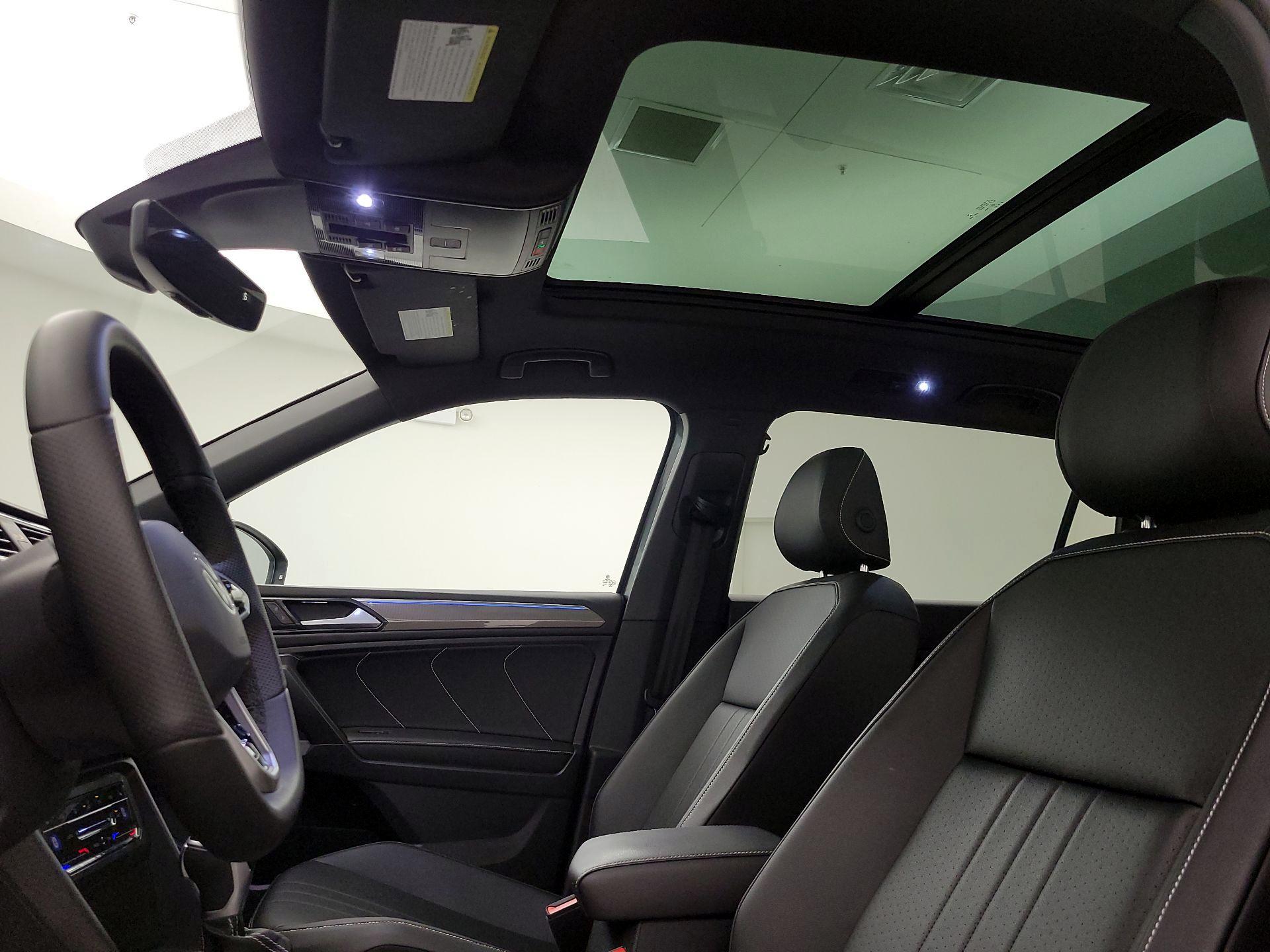 Thumbnail: 2022 Volkswagen Tiguan - 19