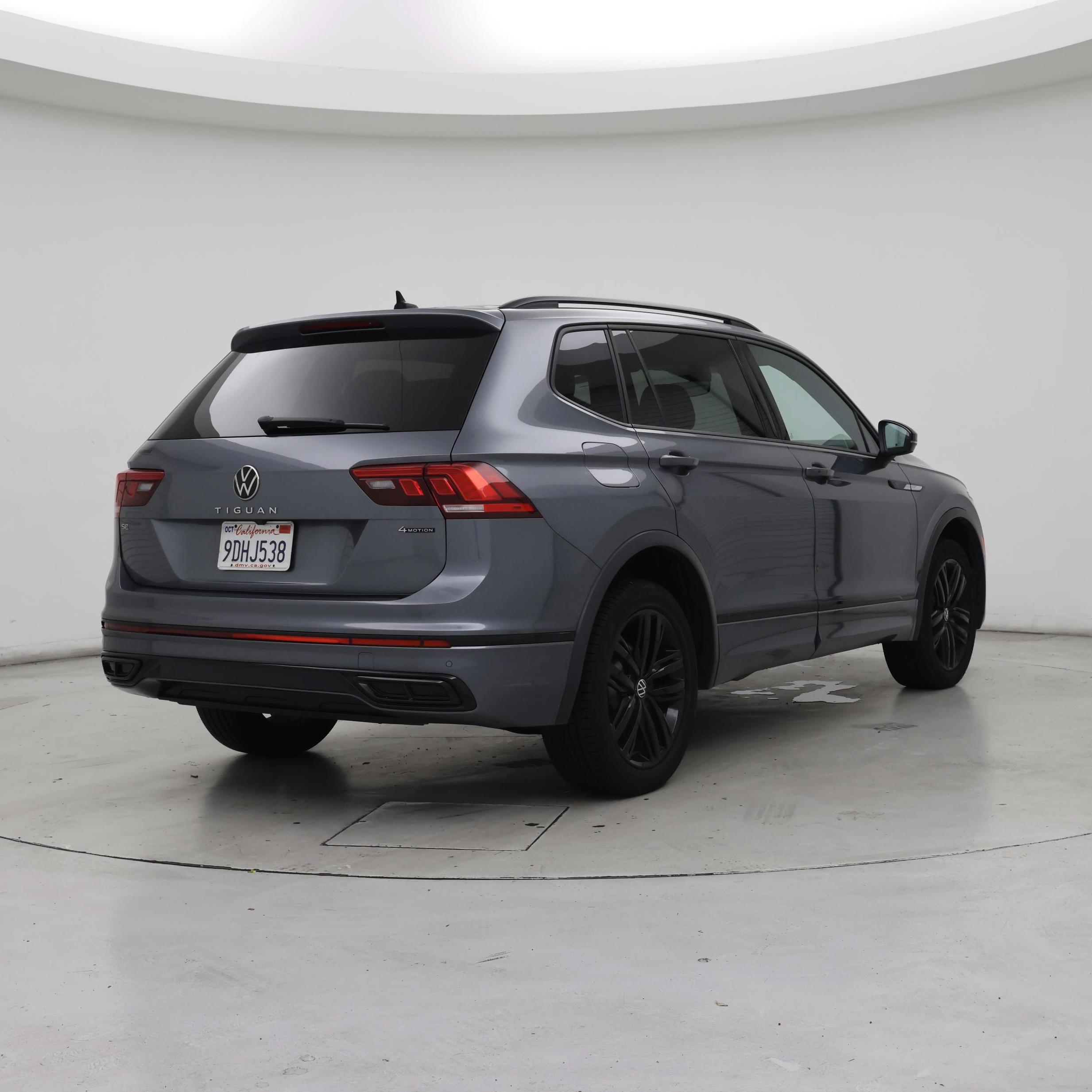 Thumbnail: 2022 Volkswagen Tiguan - 8