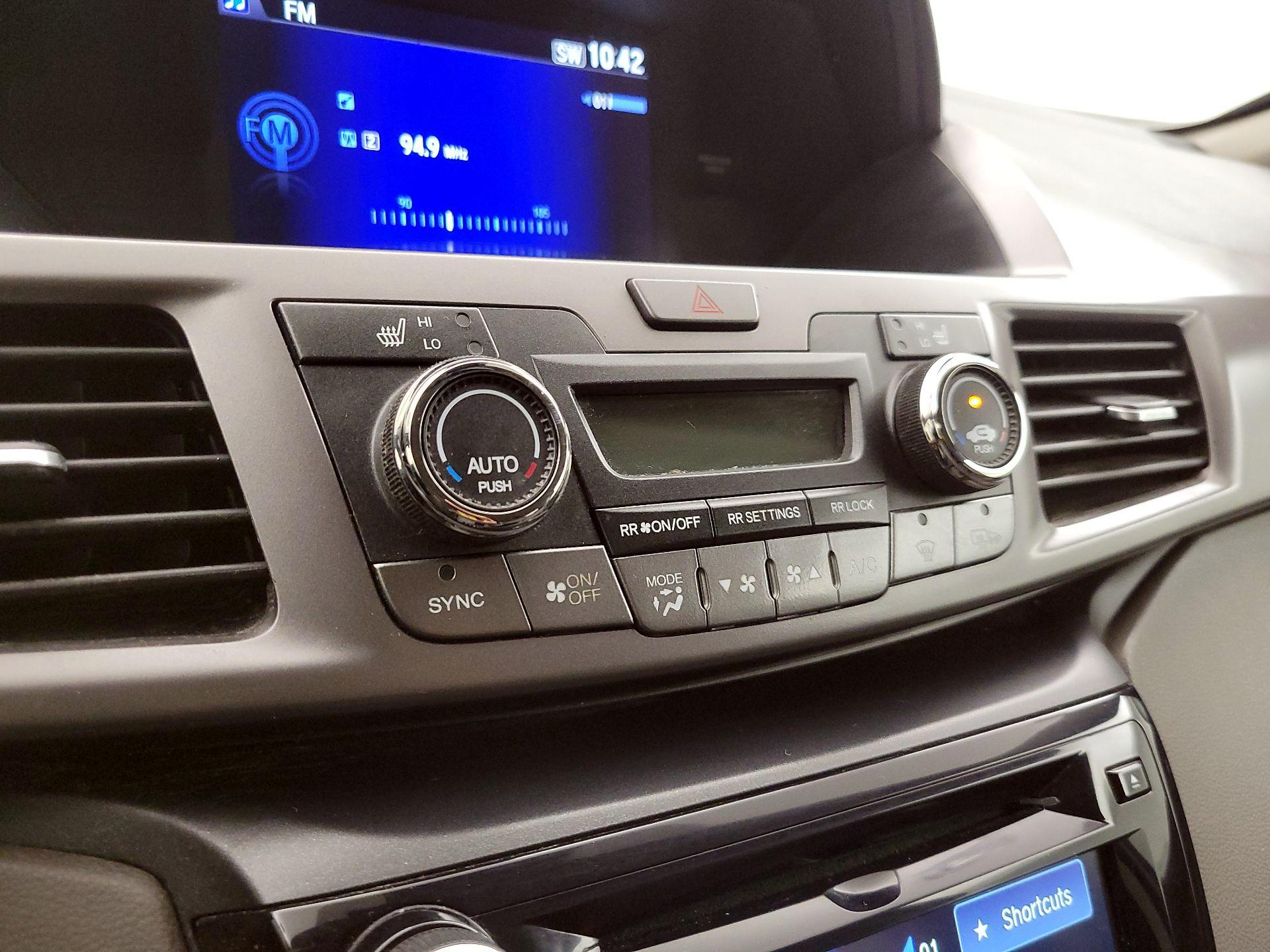 Thumbnail: 2015 Honda Odyssey - 16