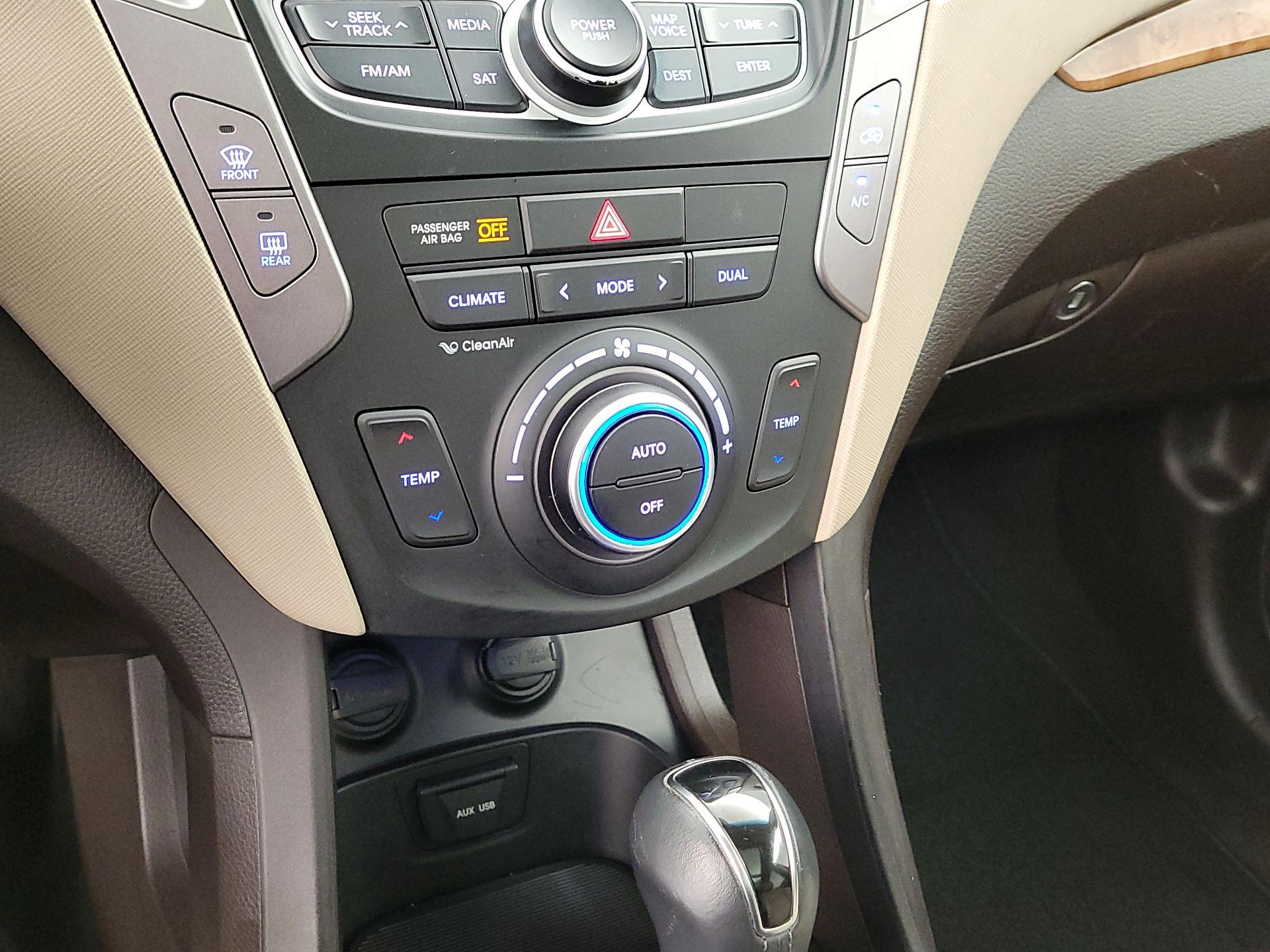 Thumbnail: 2015 Hyundai Santa Fe - 17