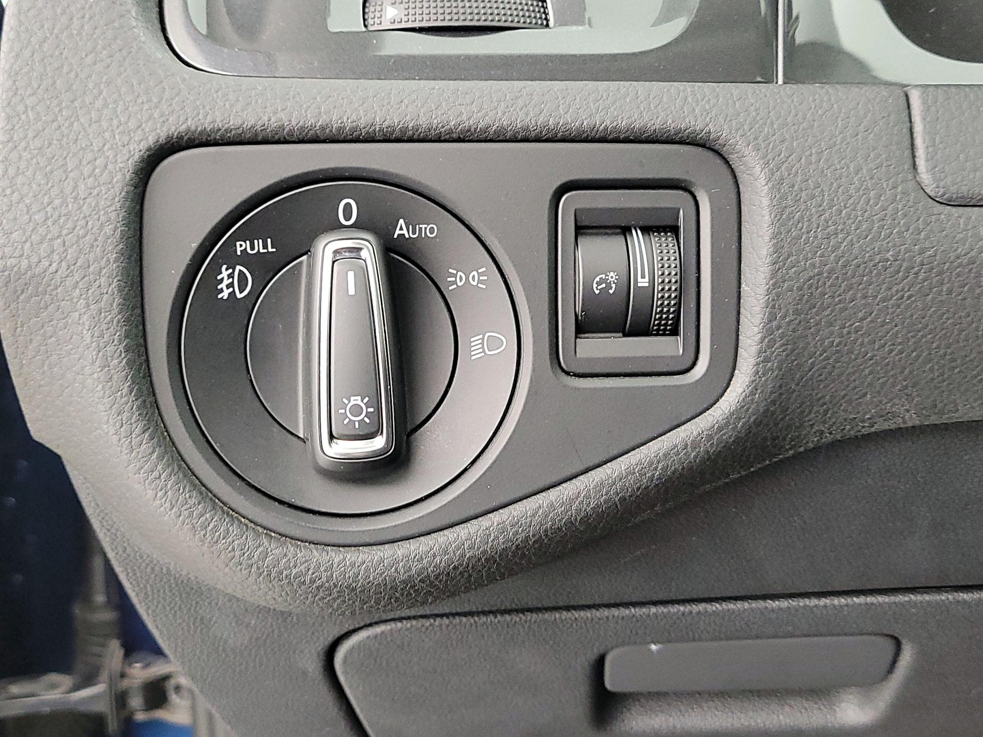 Thumbnail: 2018 Volkswagen Golf - 13