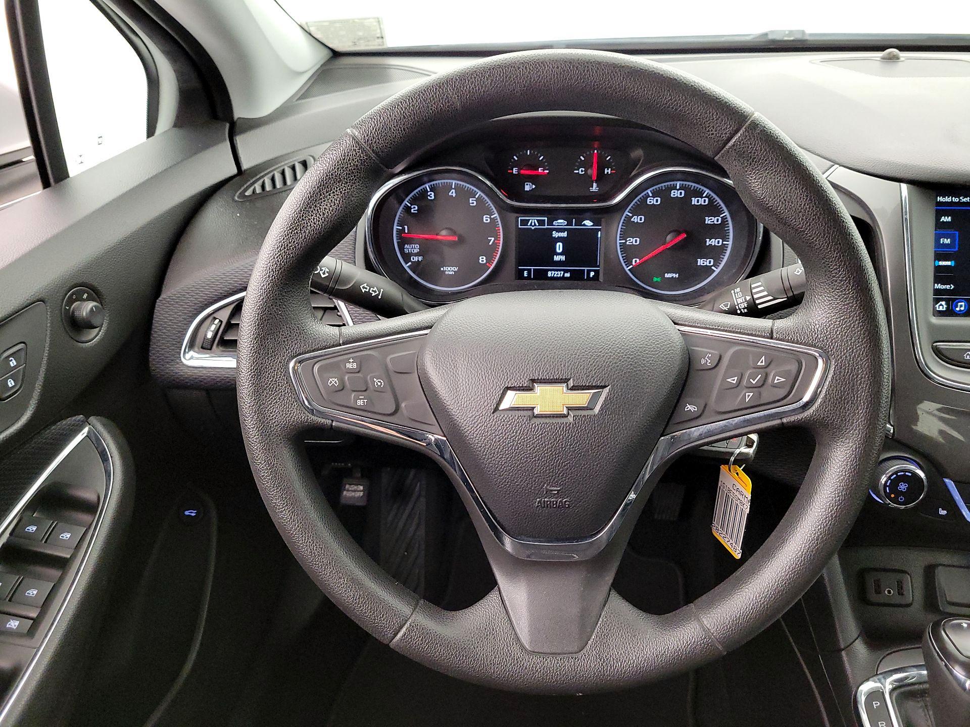 Thumbnail: 2019 Chevrolet Cruze - 10