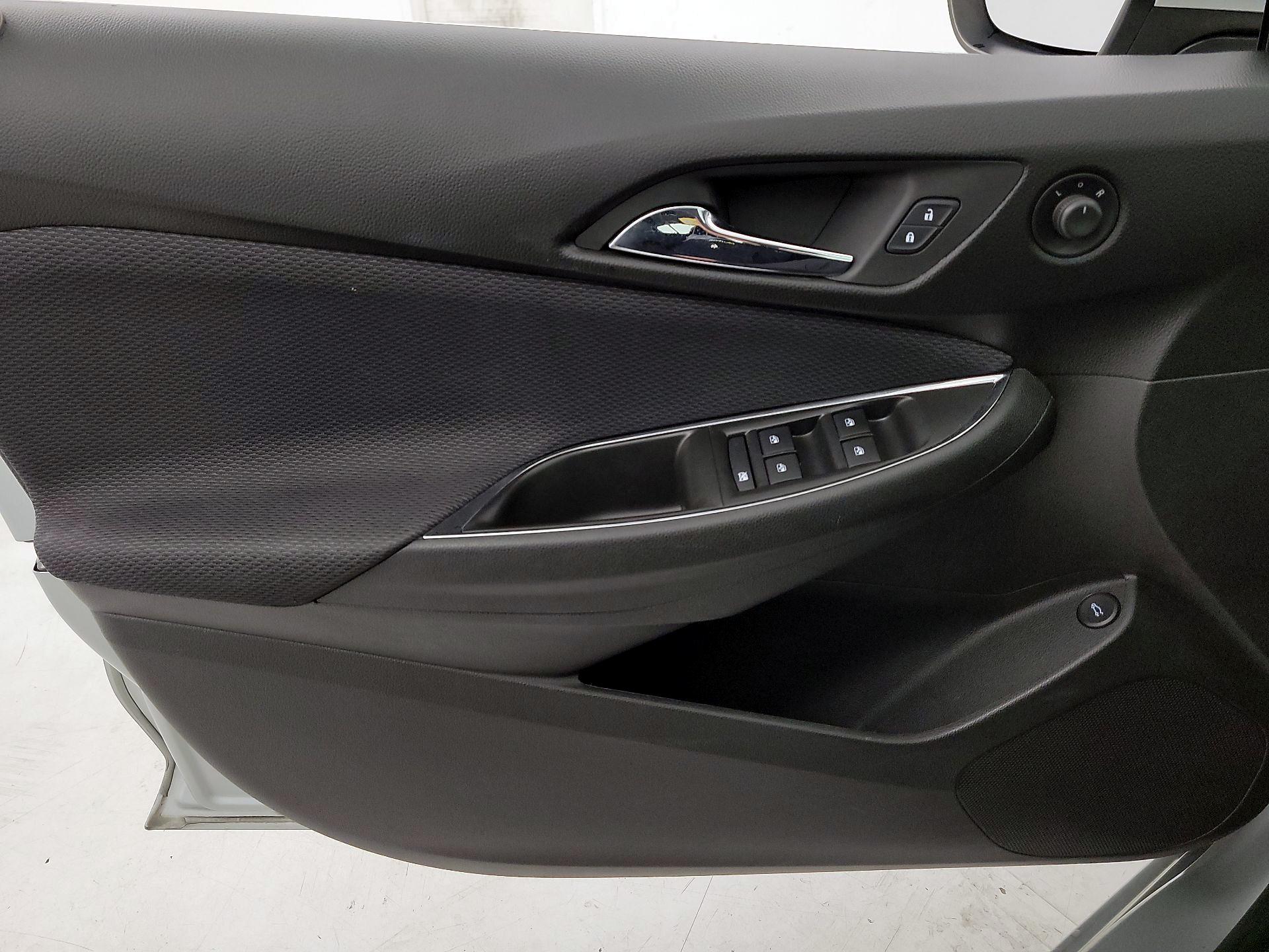 Thumbnail: 2019 Chevrolet Cruze - 12