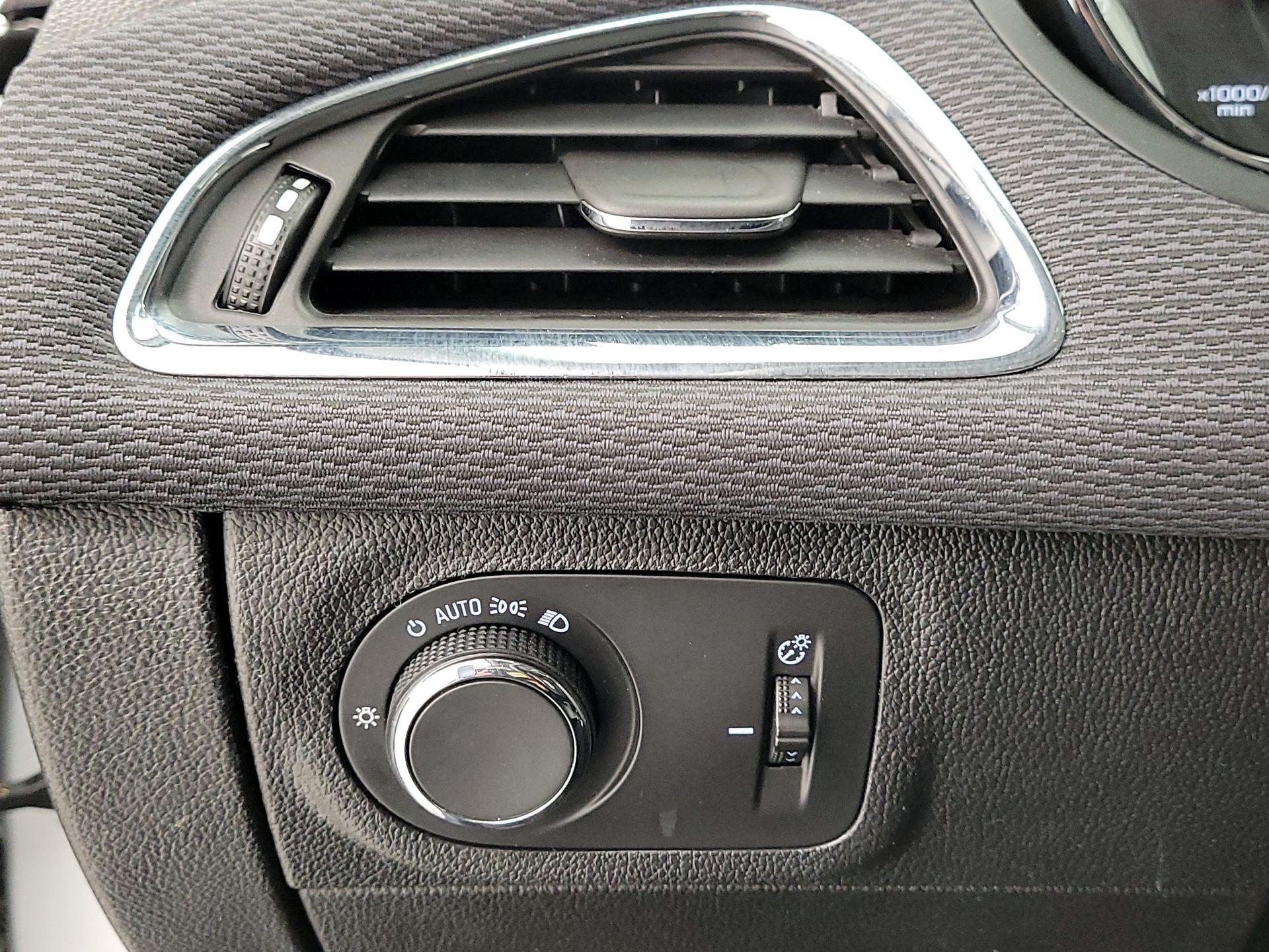 Thumbnail: 2019 Chevrolet Cruze - 13