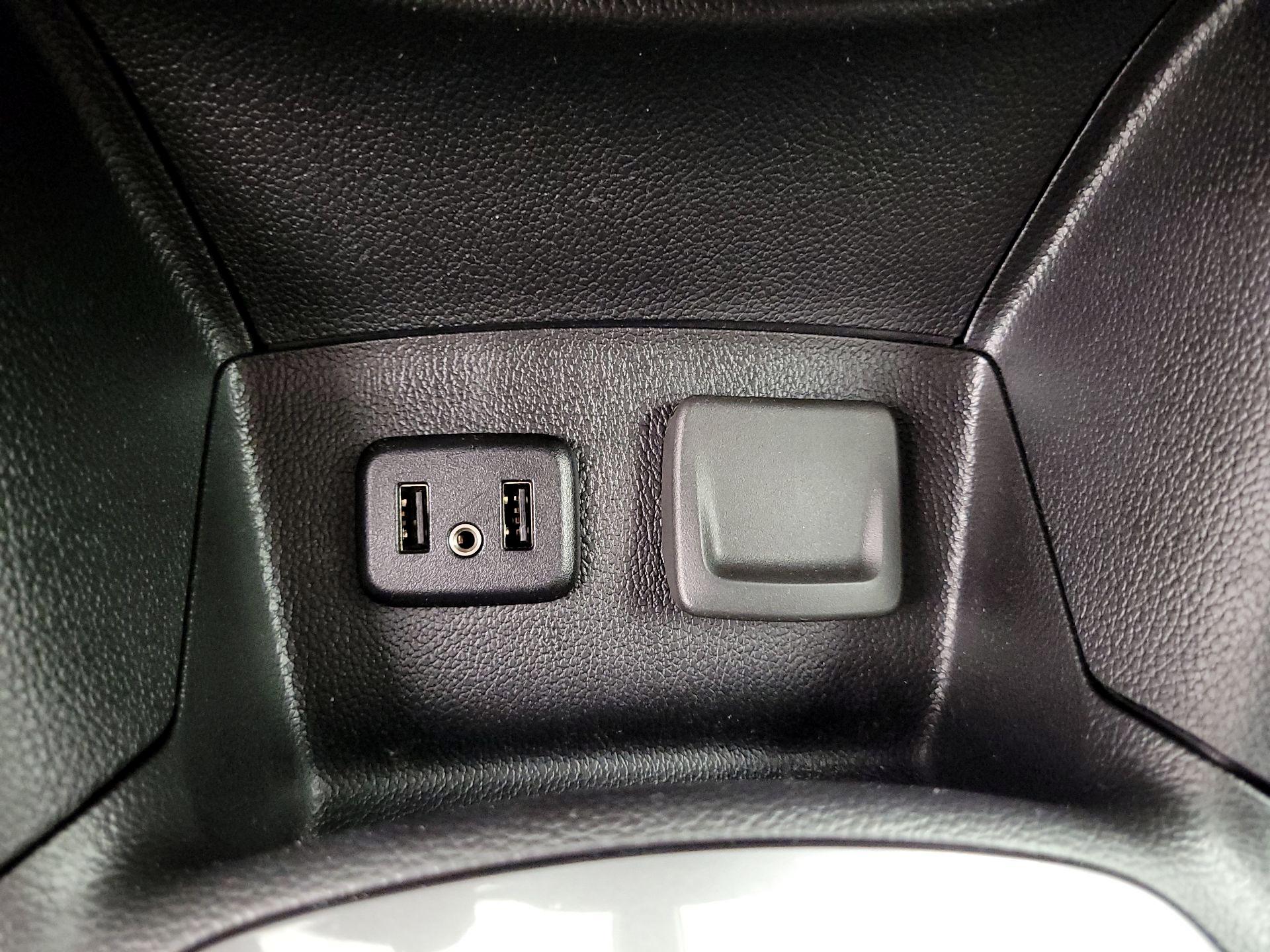 Thumbnail: 2019 Chevrolet Cruze - 18