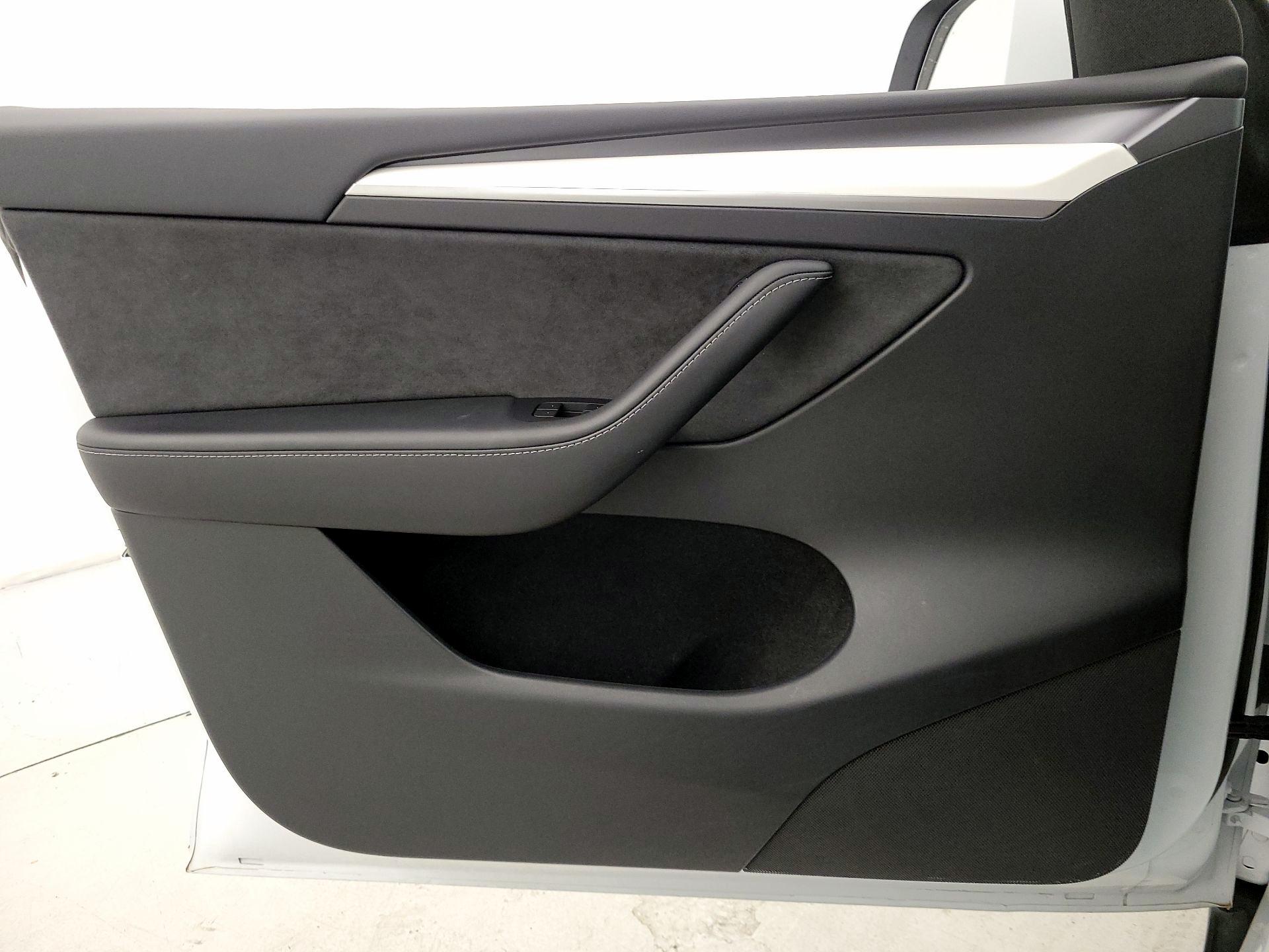 Thumbnail: 2023 Tesla Model Y - 12