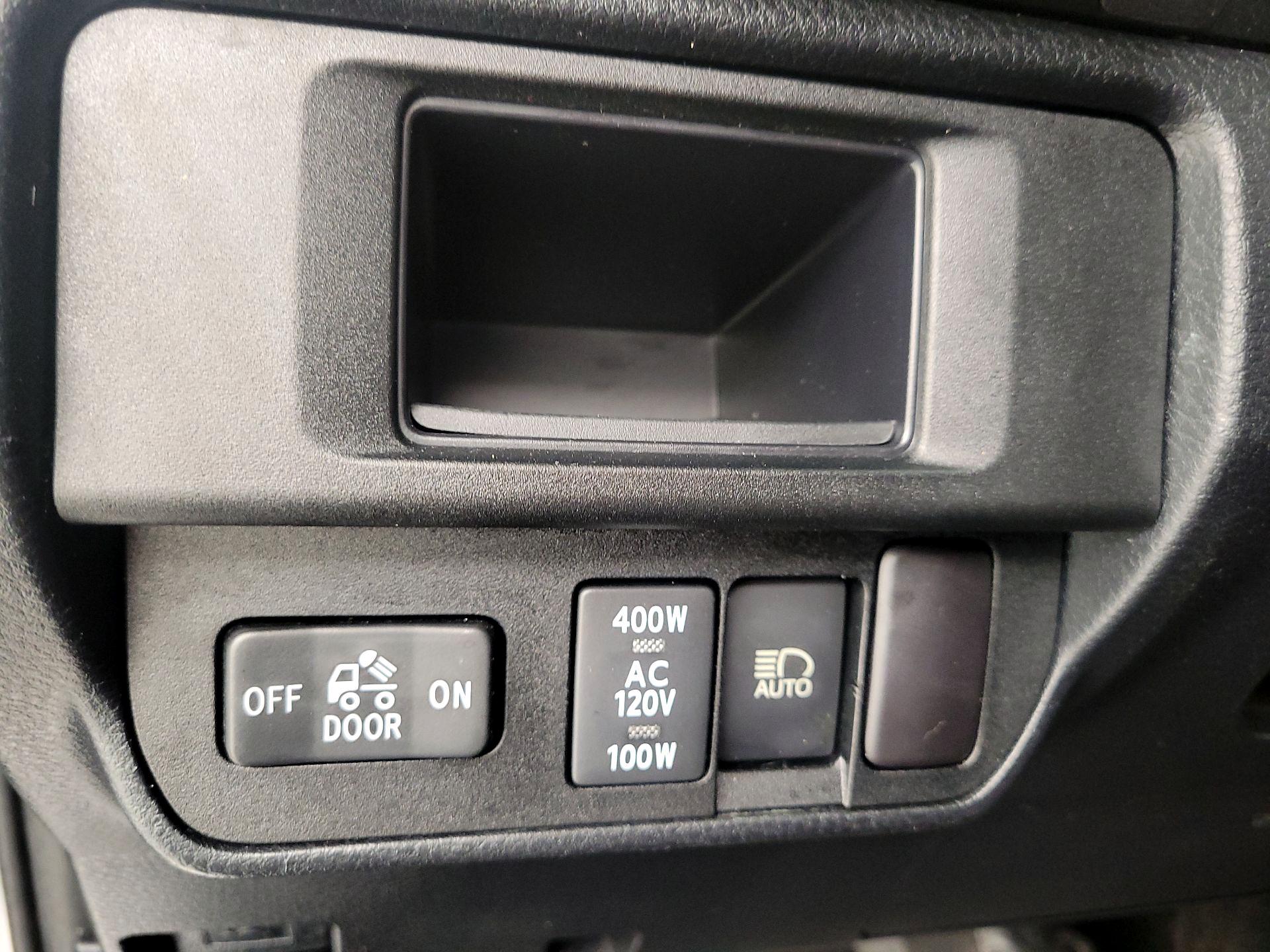 Thumbnail: 2018 Toyota Tacoma - 13