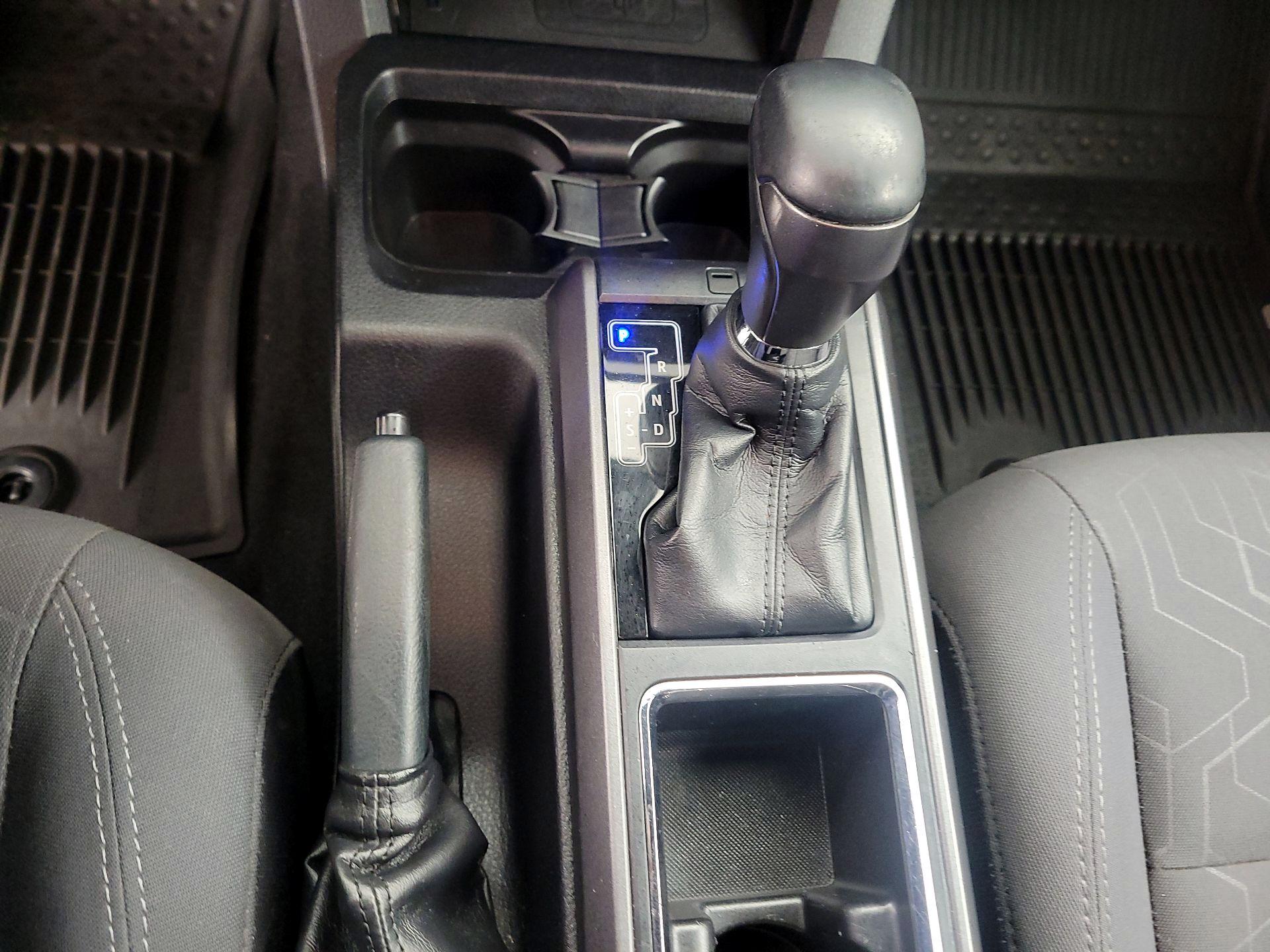 Thumbnail: 2018 Toyota Tacoma - 17