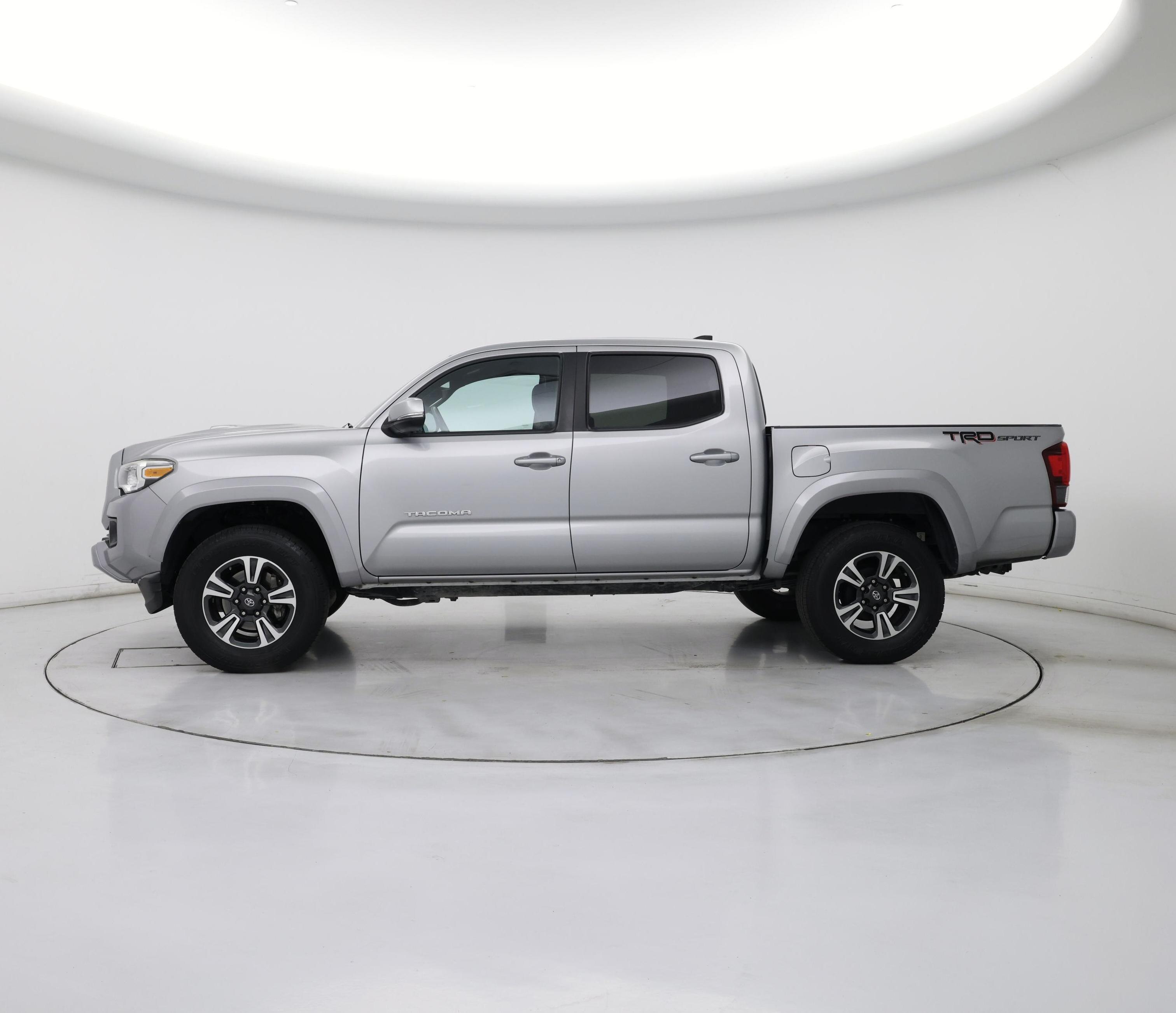 Thumbnail: 2018 Toyota Tacoma - 3