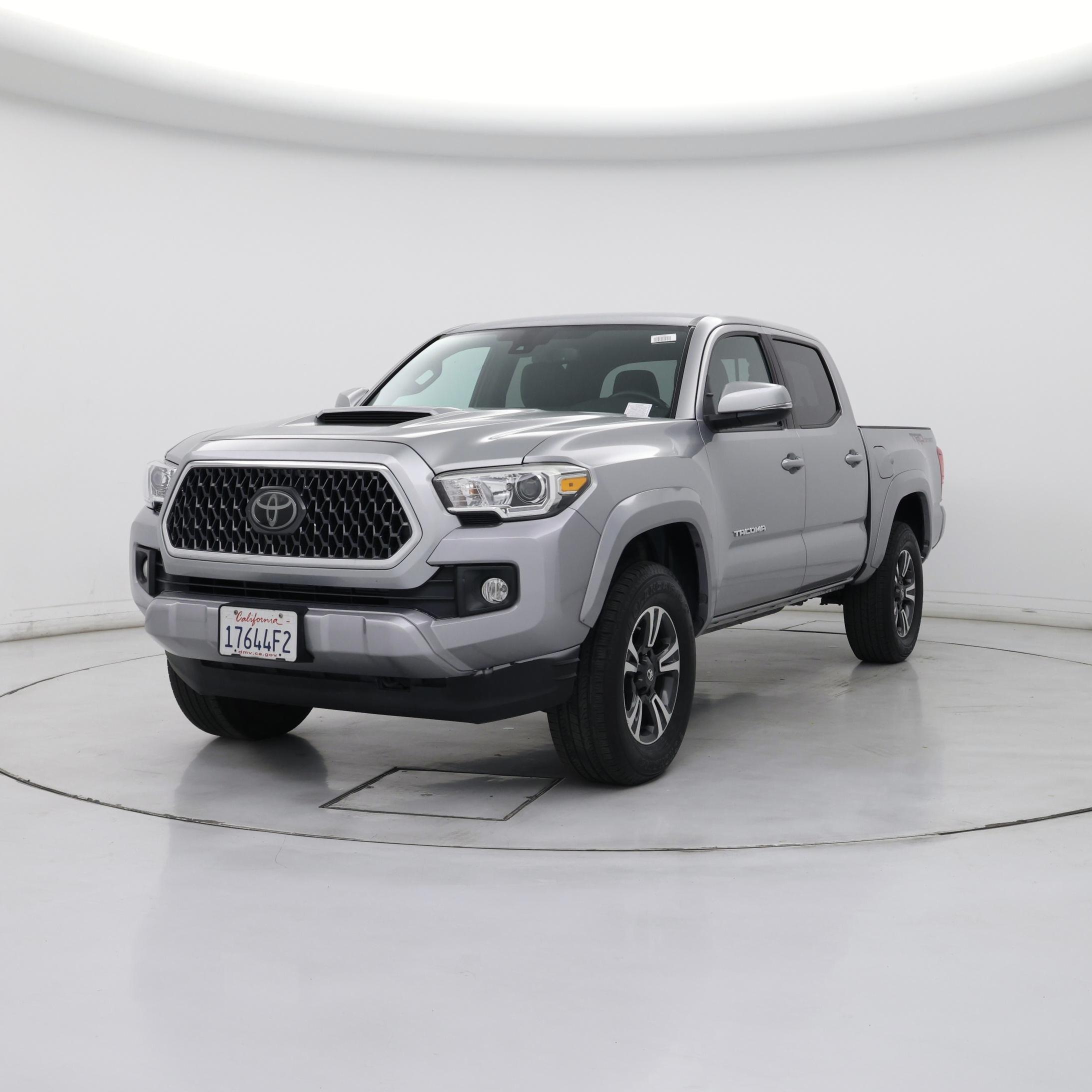 Thumbnail: 2018 Toyota Tacoma - 4