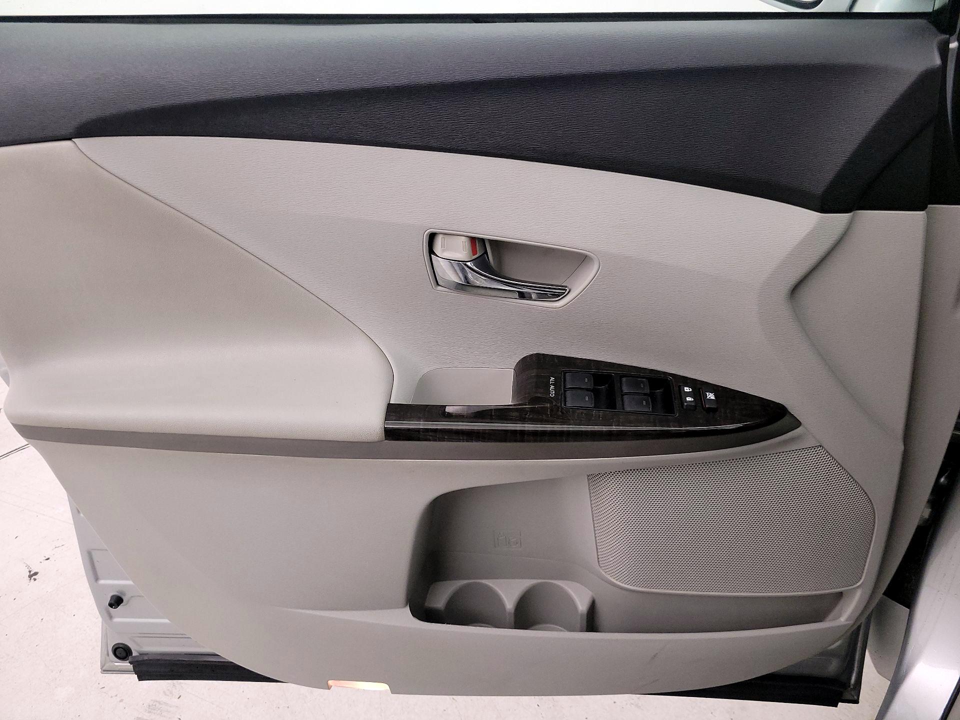 Thumbnail: 2015 Toyota Venza - 12