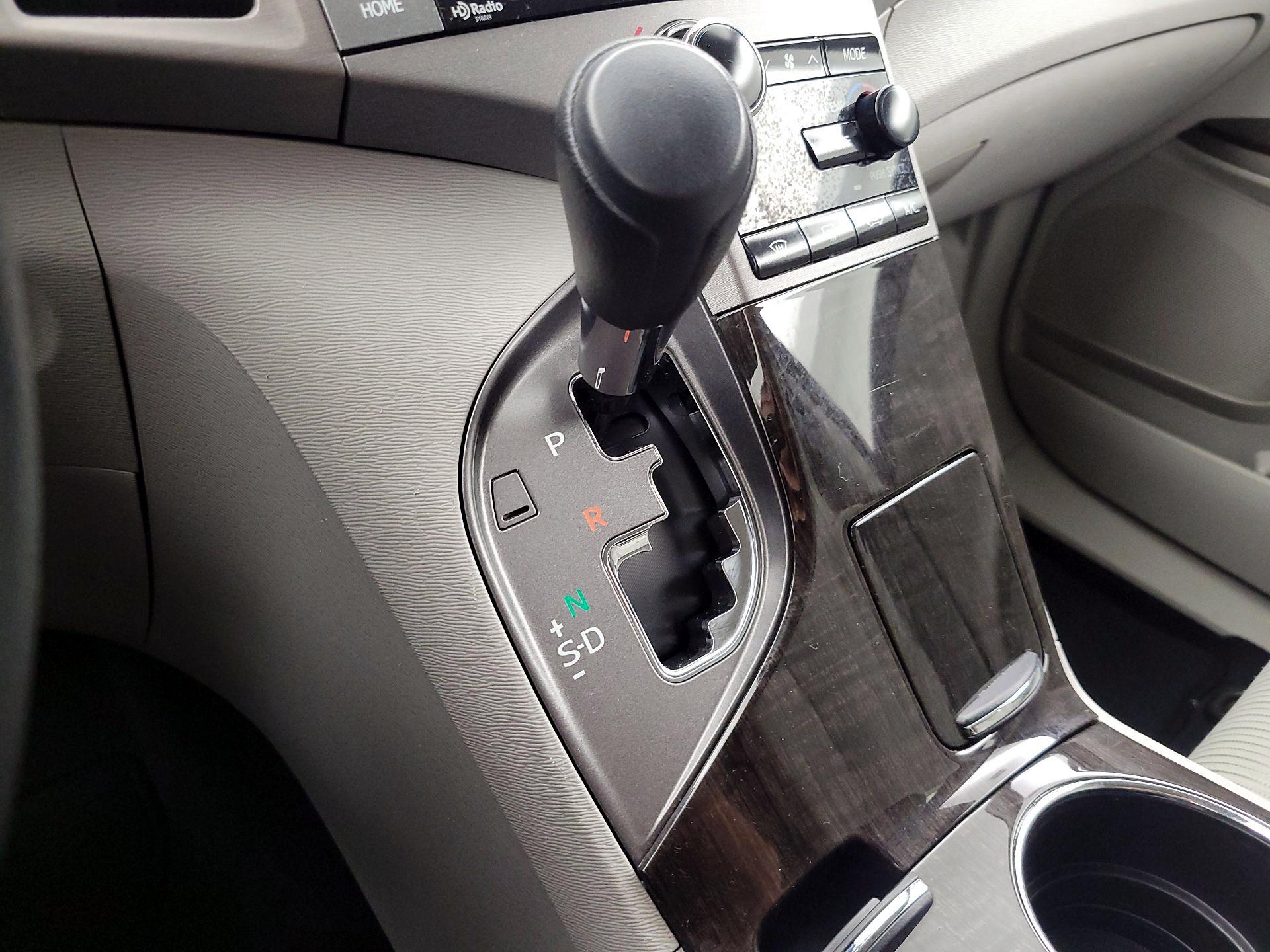 Thumbnail: 2015 Toyota Venza - 17