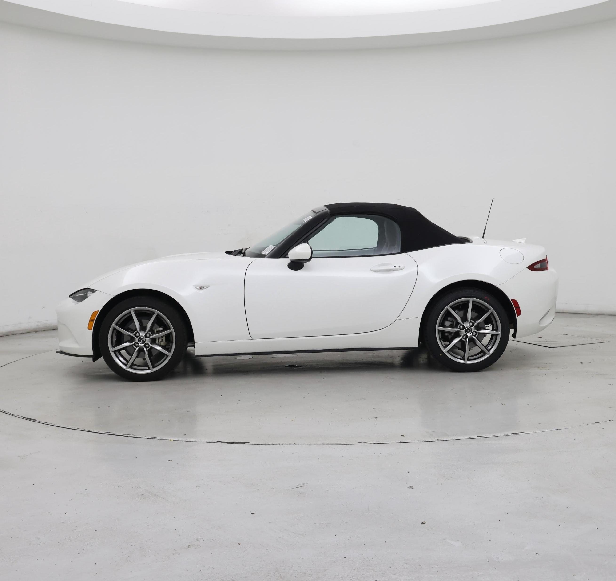 Thumbnail: 2022 Mazda MX-5 Miata - 3