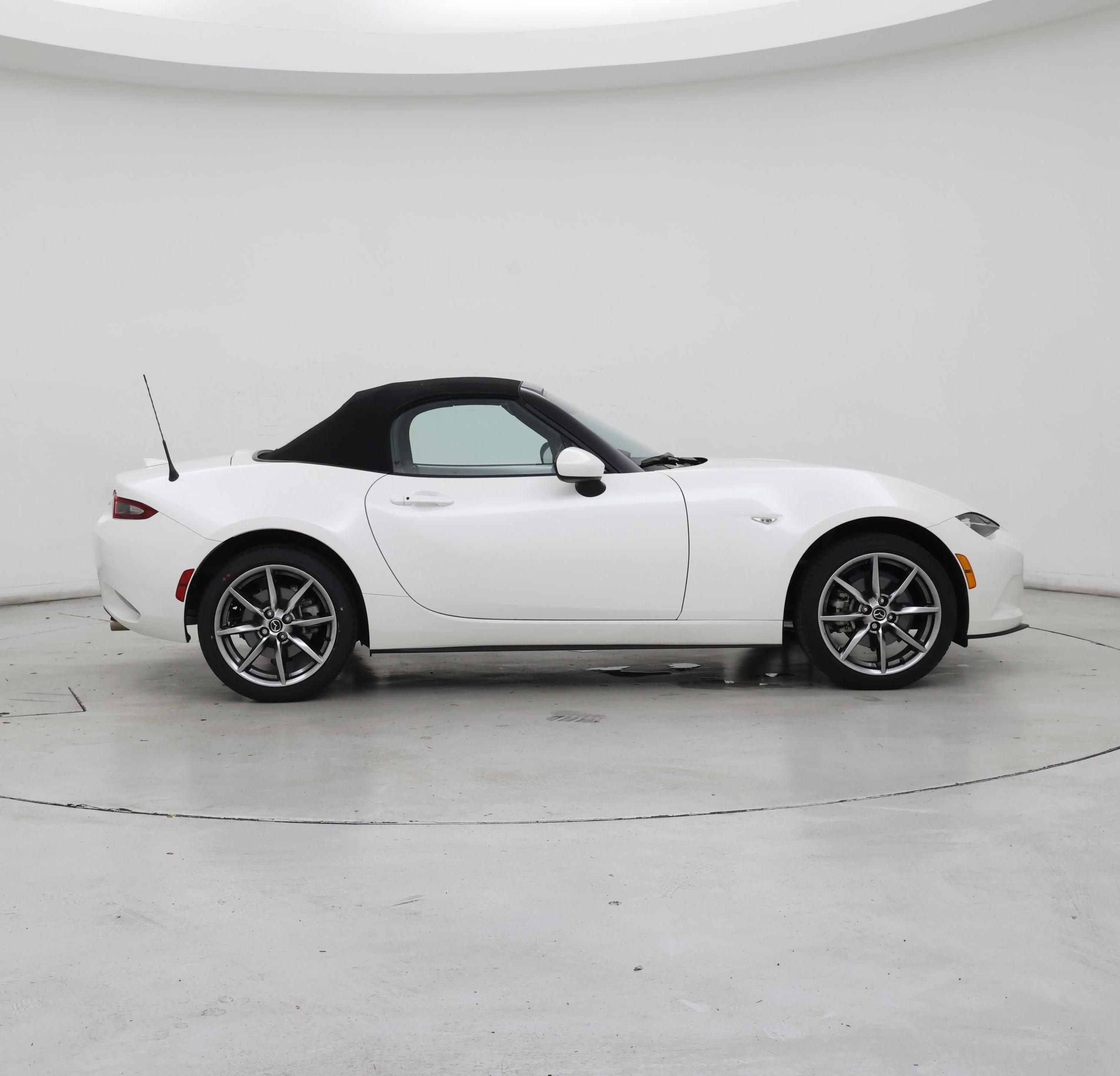 Thumbnail: 2022 Mazda MX-5 Miata - 7