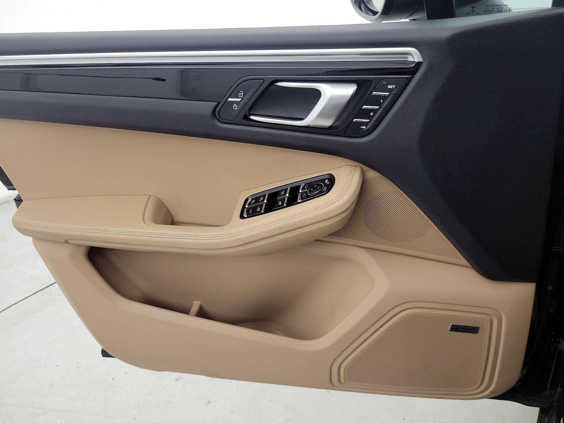 Thumbnail: 2020 Porsche Macan - 12