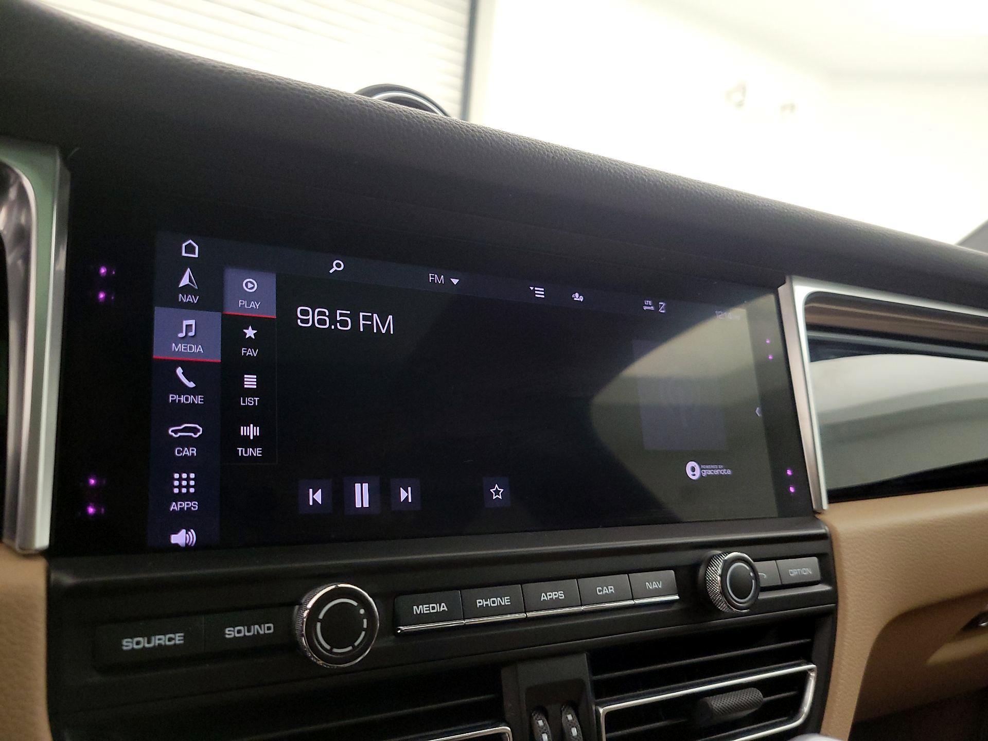 Thumbnail: 2020 Porsche Macan - 16