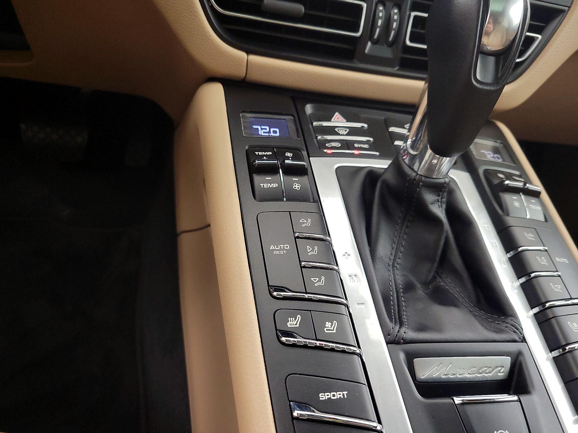 Thumbnail: 2020 Porsche Macan - 17