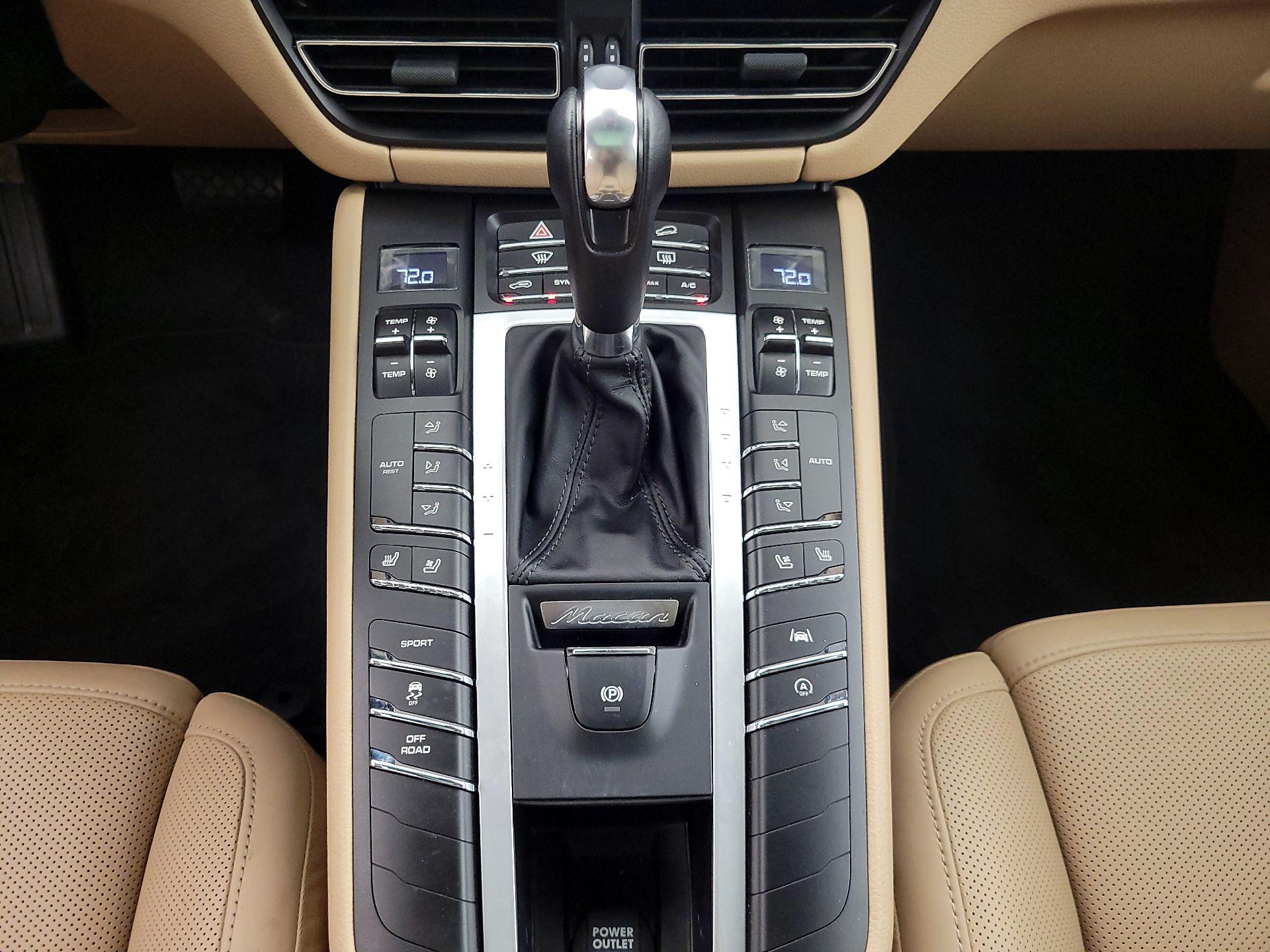 Thumbnail: 2020 Porsche Macan - 18