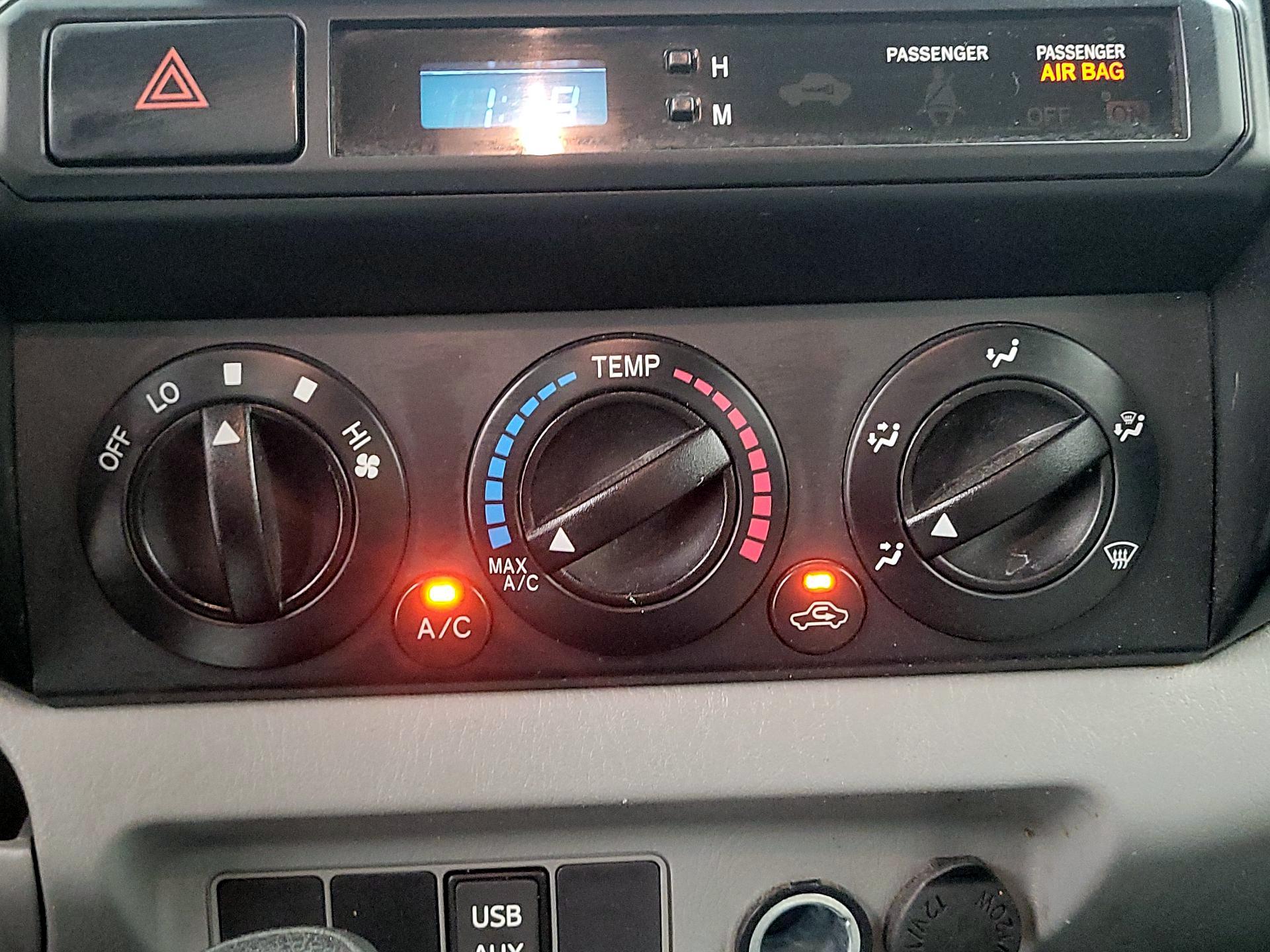 Thumbnail: 2014 Toyota Tacoma - 15