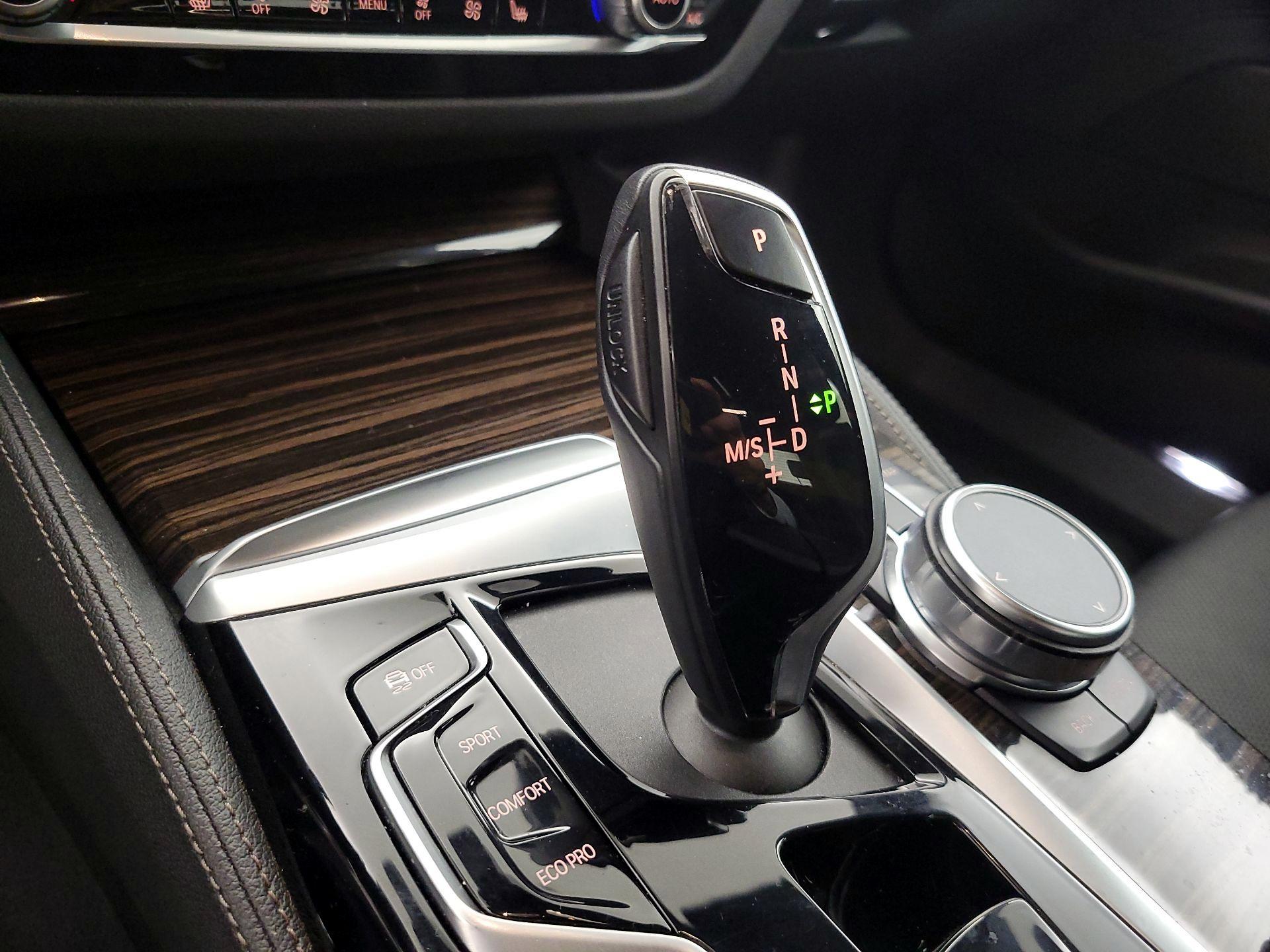 Thumbnail: 2023 BMW 5 Series - 18
