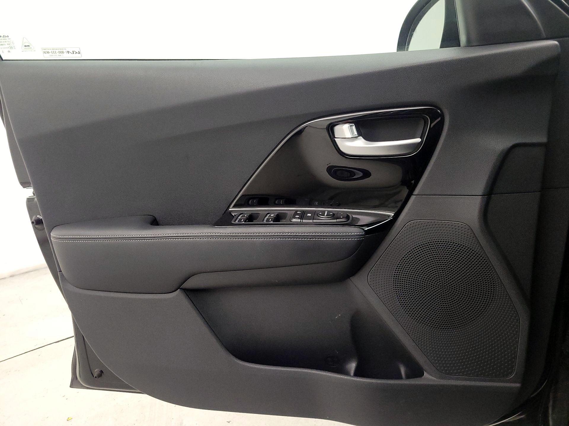 Thumbnail: 2022 Kia Niro - 12