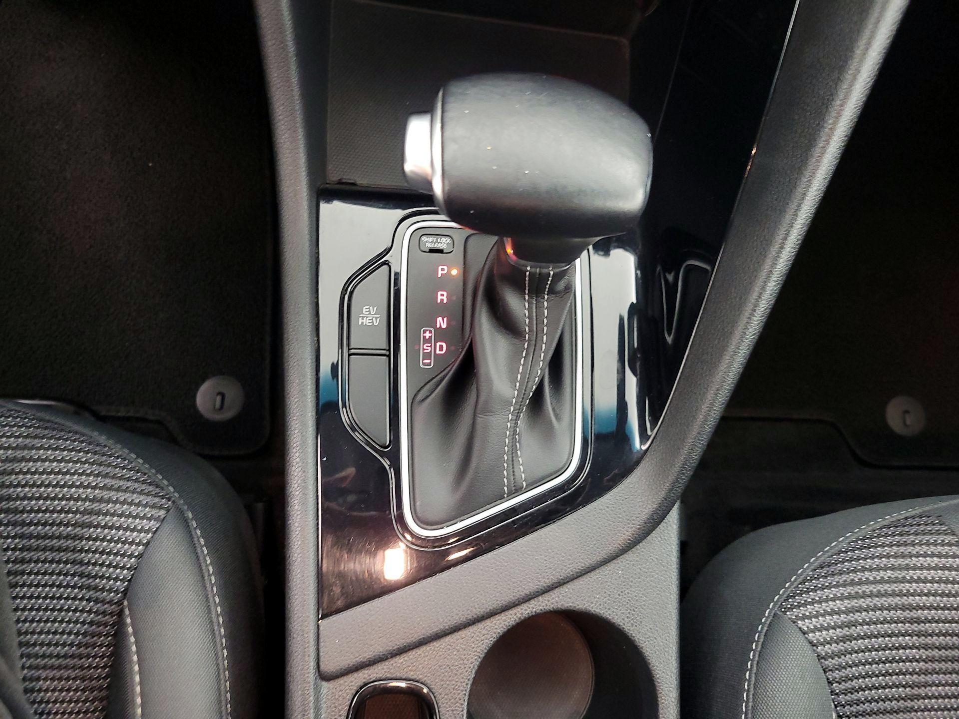 Thumbnail: 2022 Kia Niro - 17