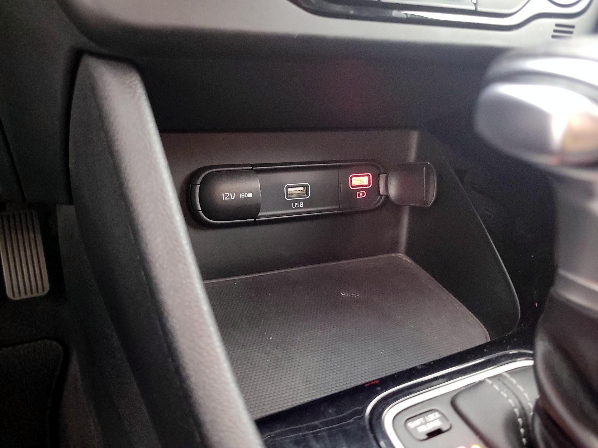 Thumbnail: 2022 Kia Niro - 18