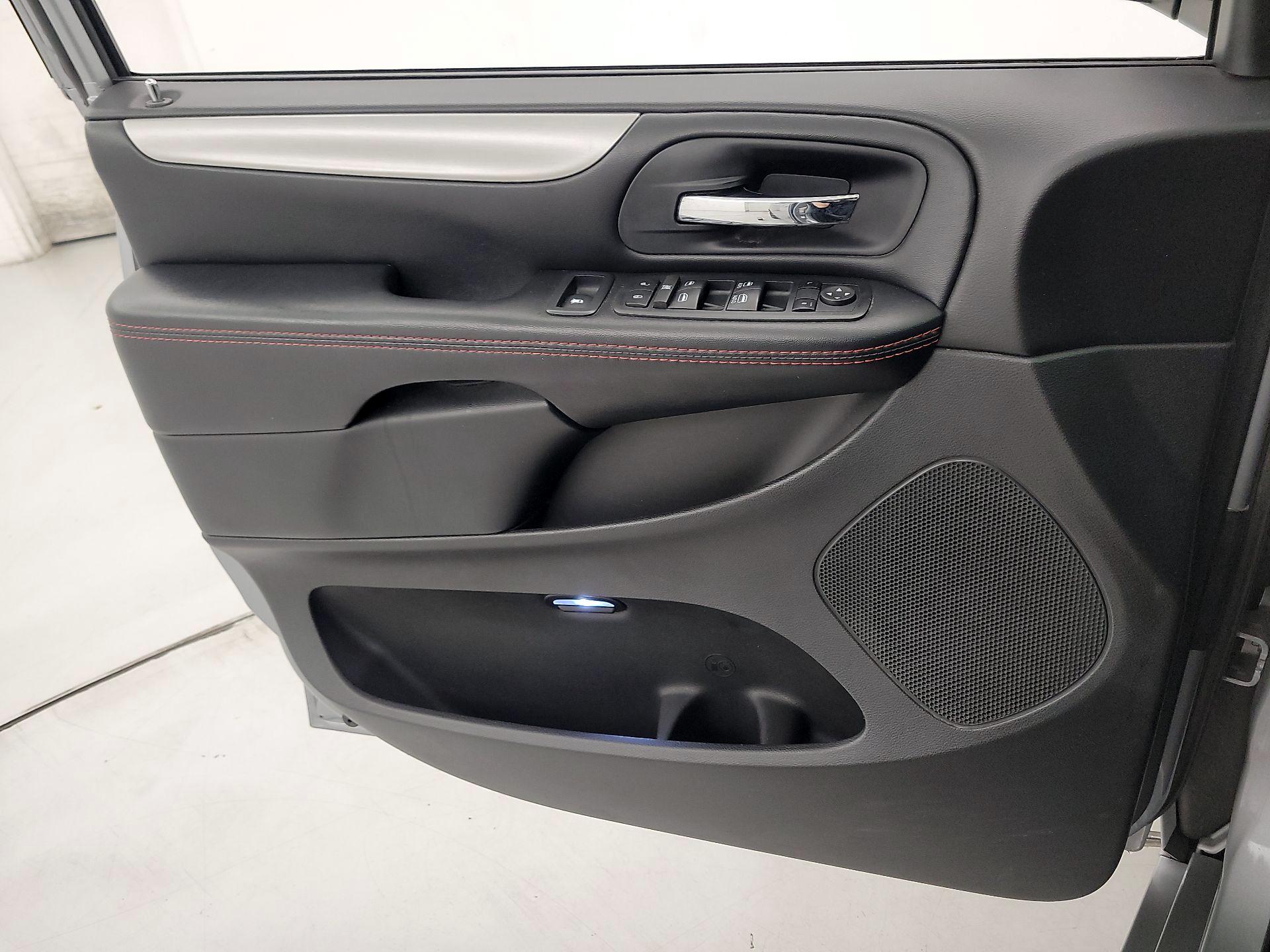 Thumbnail: 2019 Dodge Grand Caravan - 12