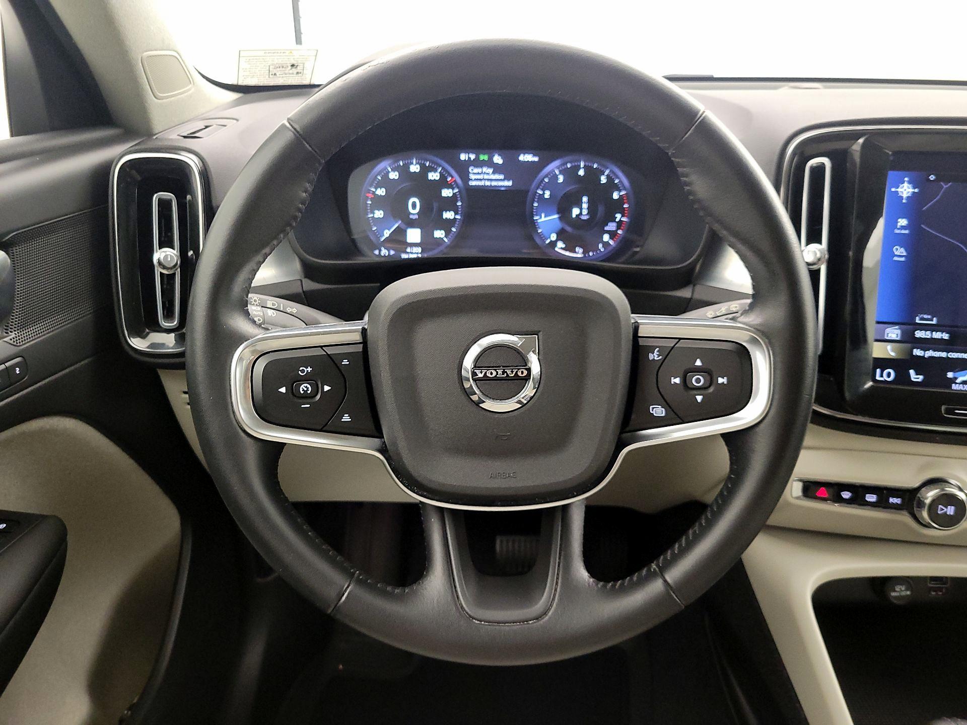 Thumbnail: 2021 Volvo XC40 - 10