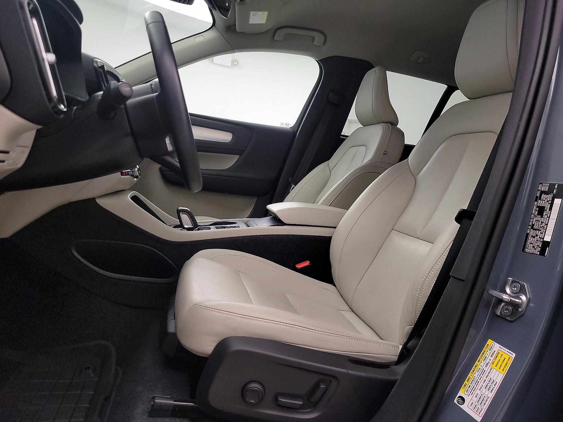 Thumbnail: 2021 Volvo XC40 - 11