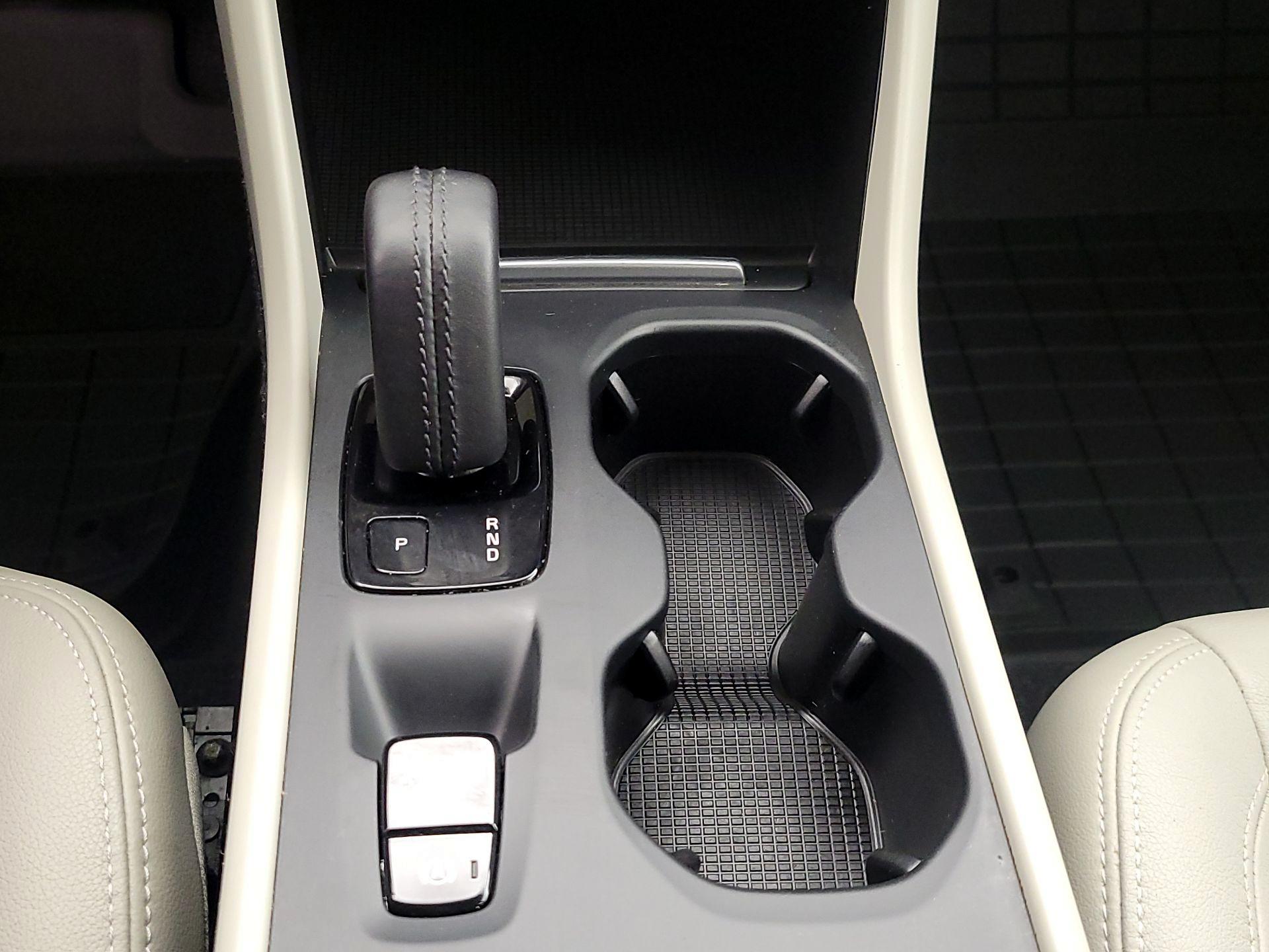 Thumbnail: 2021 Volvo XC40 - 18