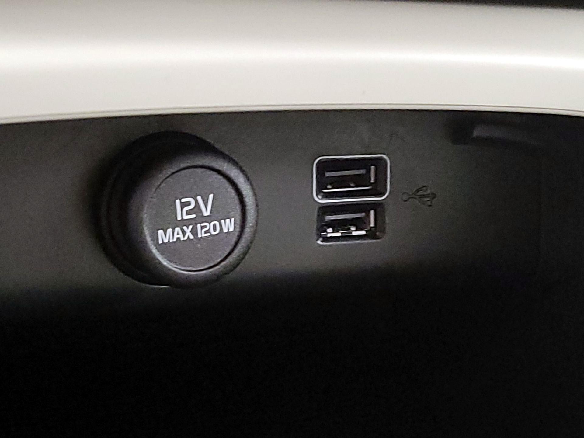 Thumbnail: 2021 Volvo XC40 - 19