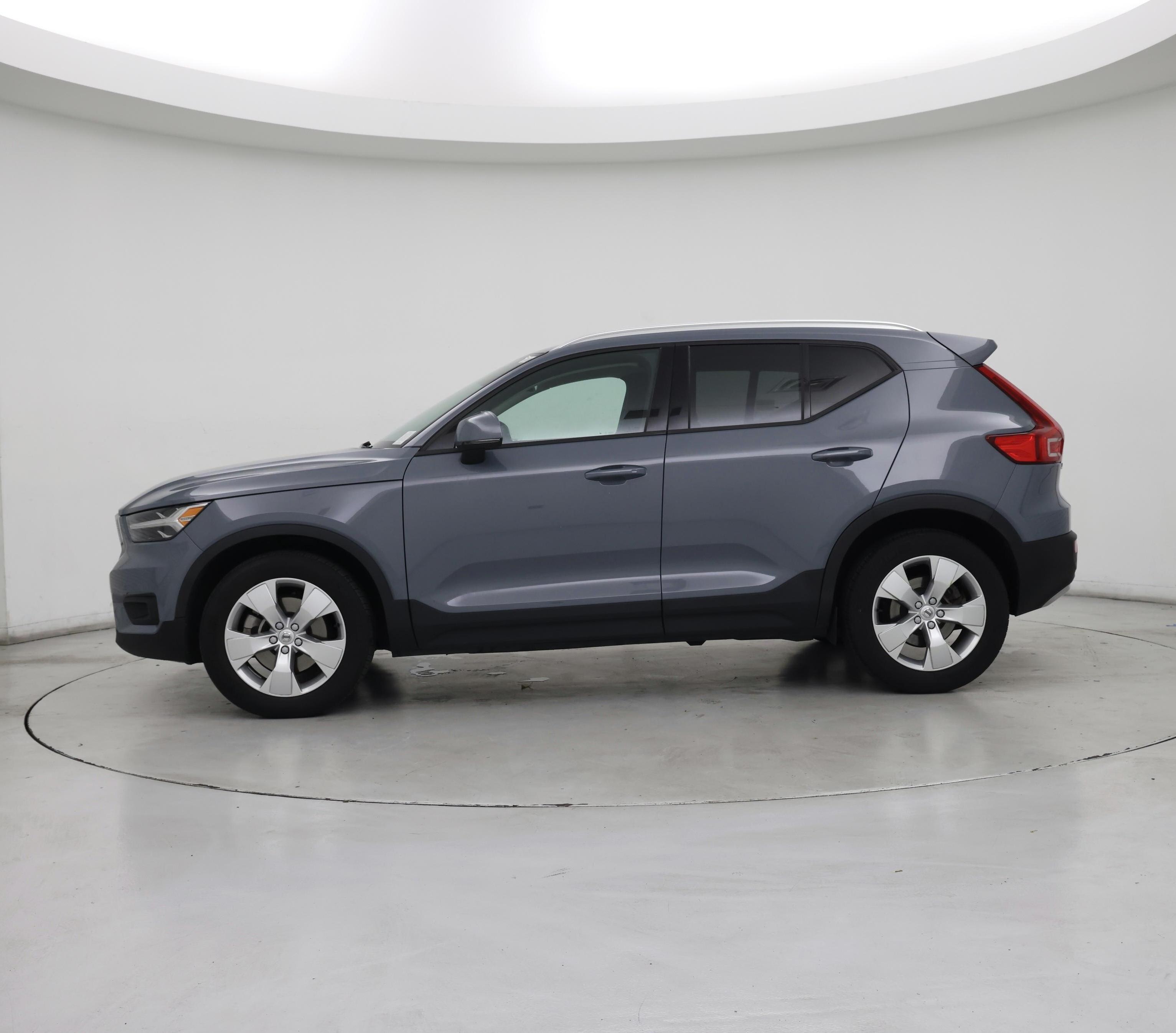 Thumbnail: 2021 Volvo XC40 - 3