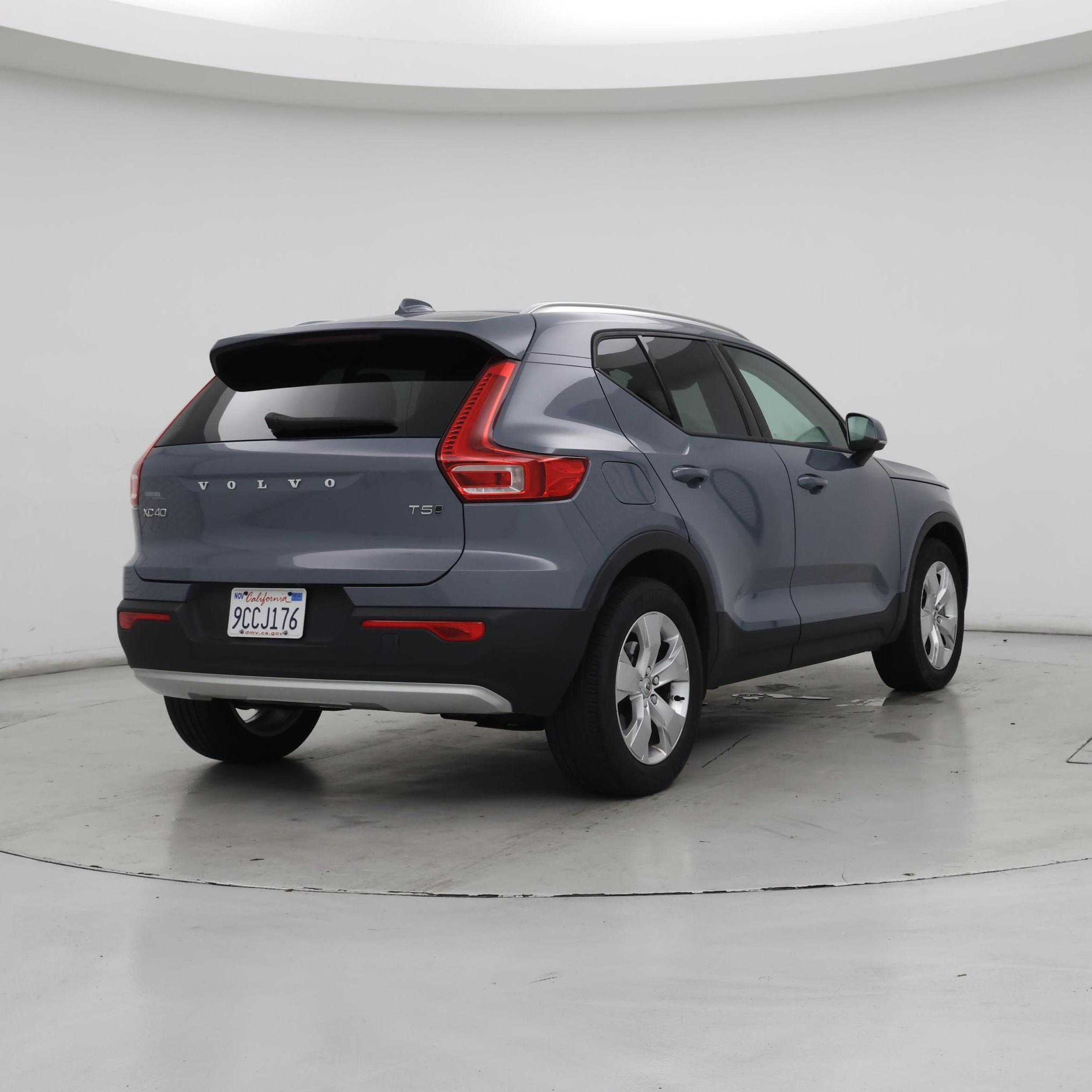 Thumbnail: 2021 Volvo XC40 - 8